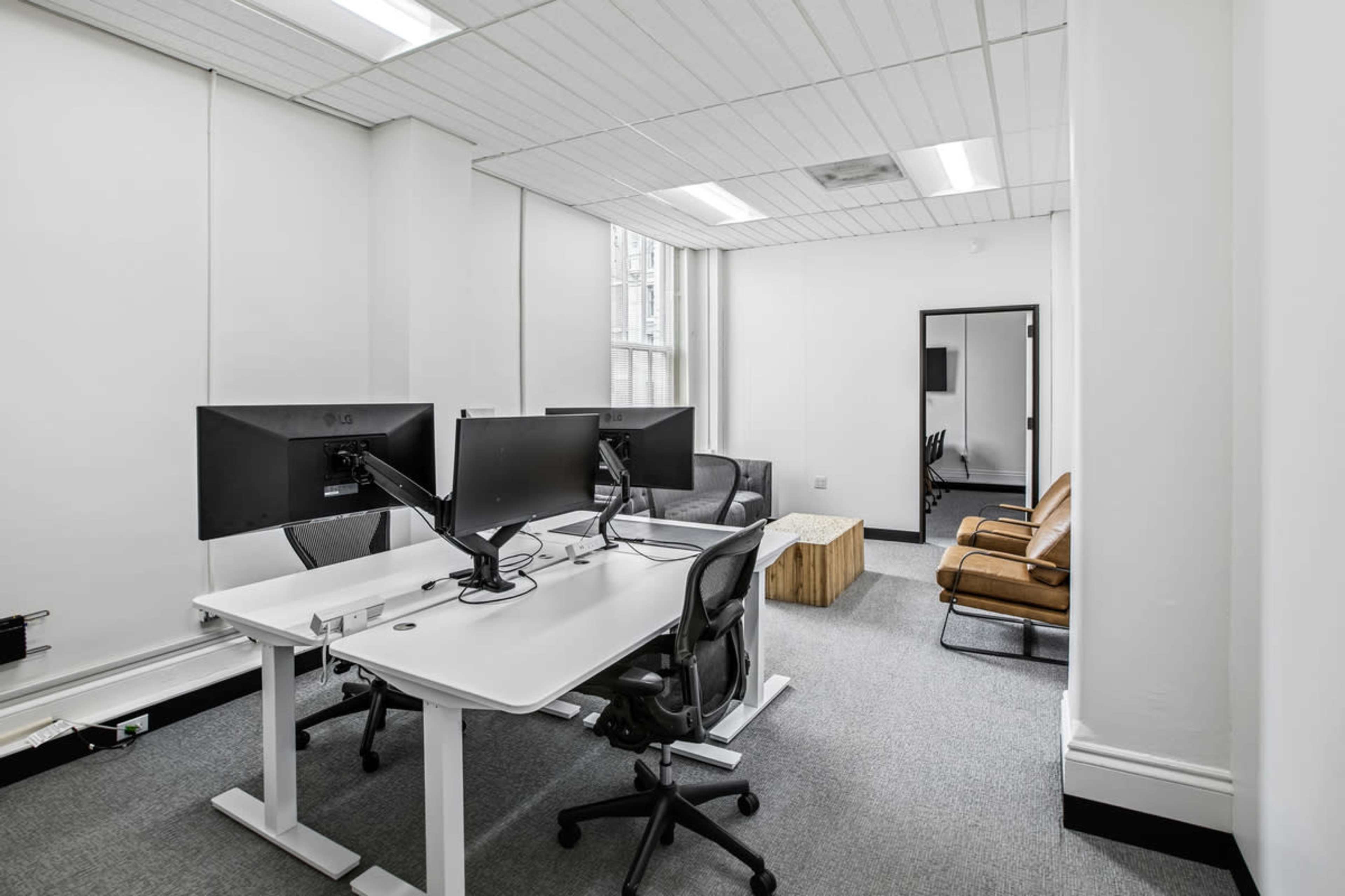 Bright & Modern Workspace with 1 Breakout Room Image in Union Square, San Francisco, CA