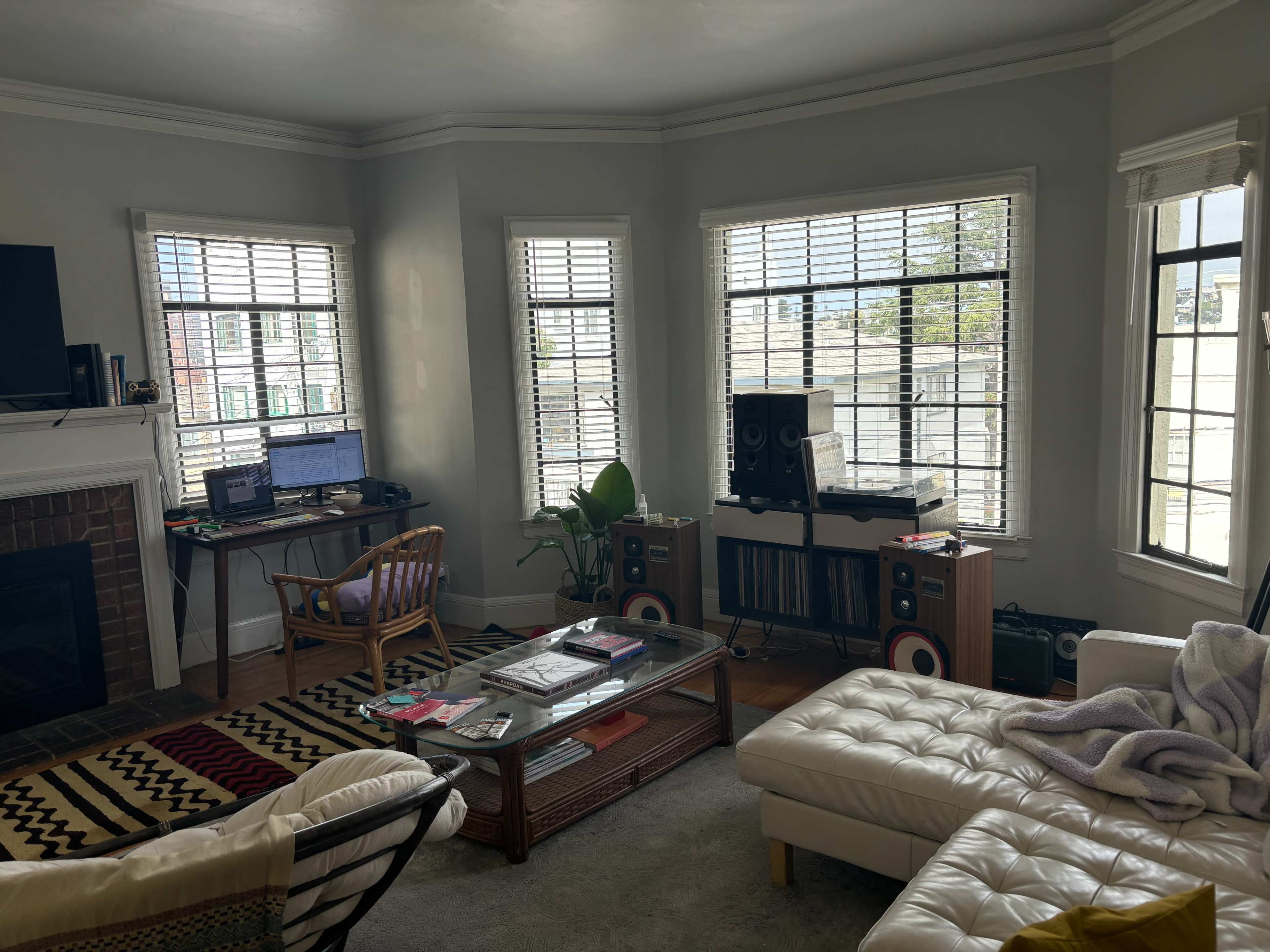 Beautiful city apartment, GREAT natural light, Production Equipment Offered (photoshoots, video shoots, podcast recording ) Image in Cleveland Heights, Oakland, CA