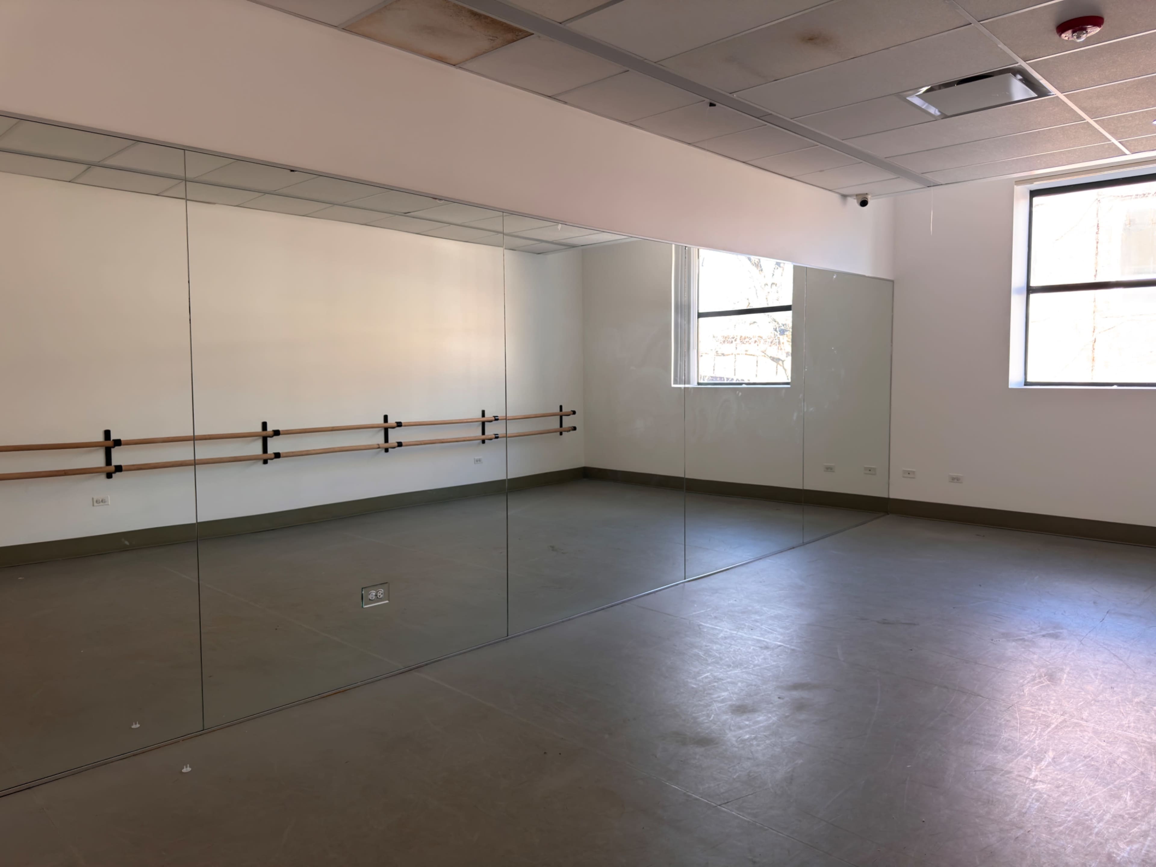 Private Dance Studio Ideal for Rehearsals - Marley Floors, Barres, and Mirrors Image in Greater Grand Crossing, Chicago, IL