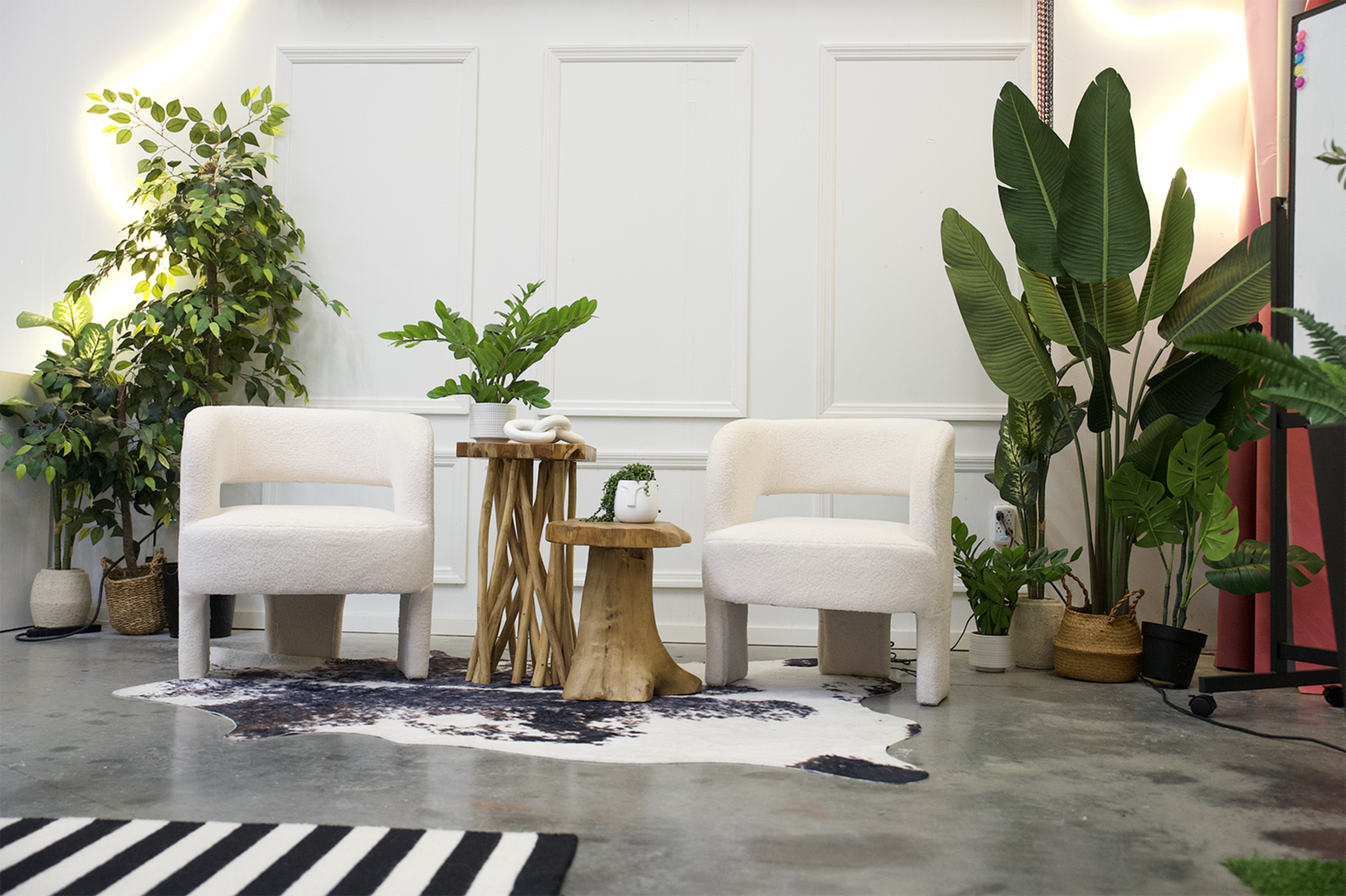 Modern Creative Studio w/ Cyclorama, Kitchen & Podcast Set Image in , orlando, FL