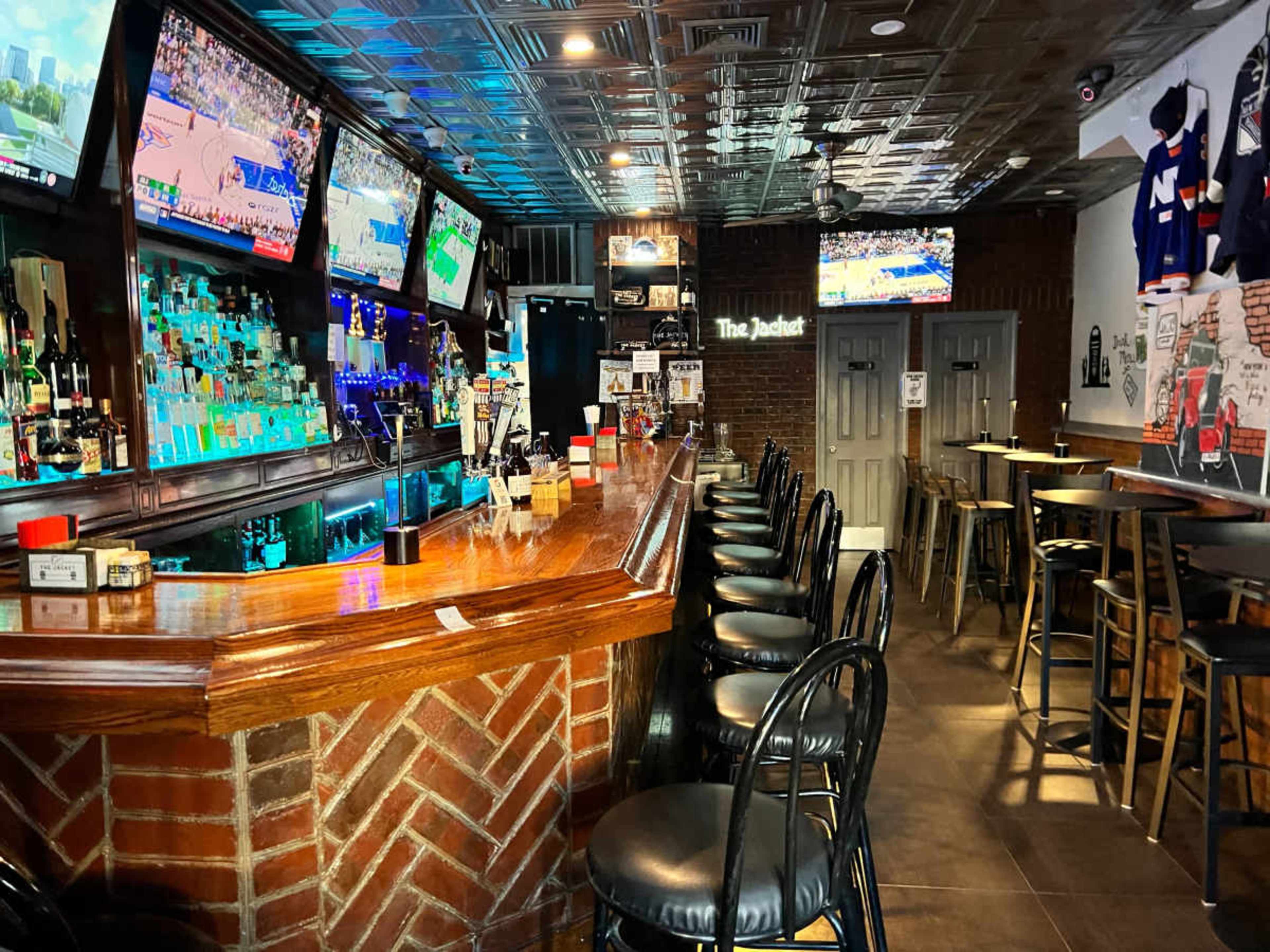 Sports bar/Cocktail Lounge Image in North Hempstead, Mineola, NY