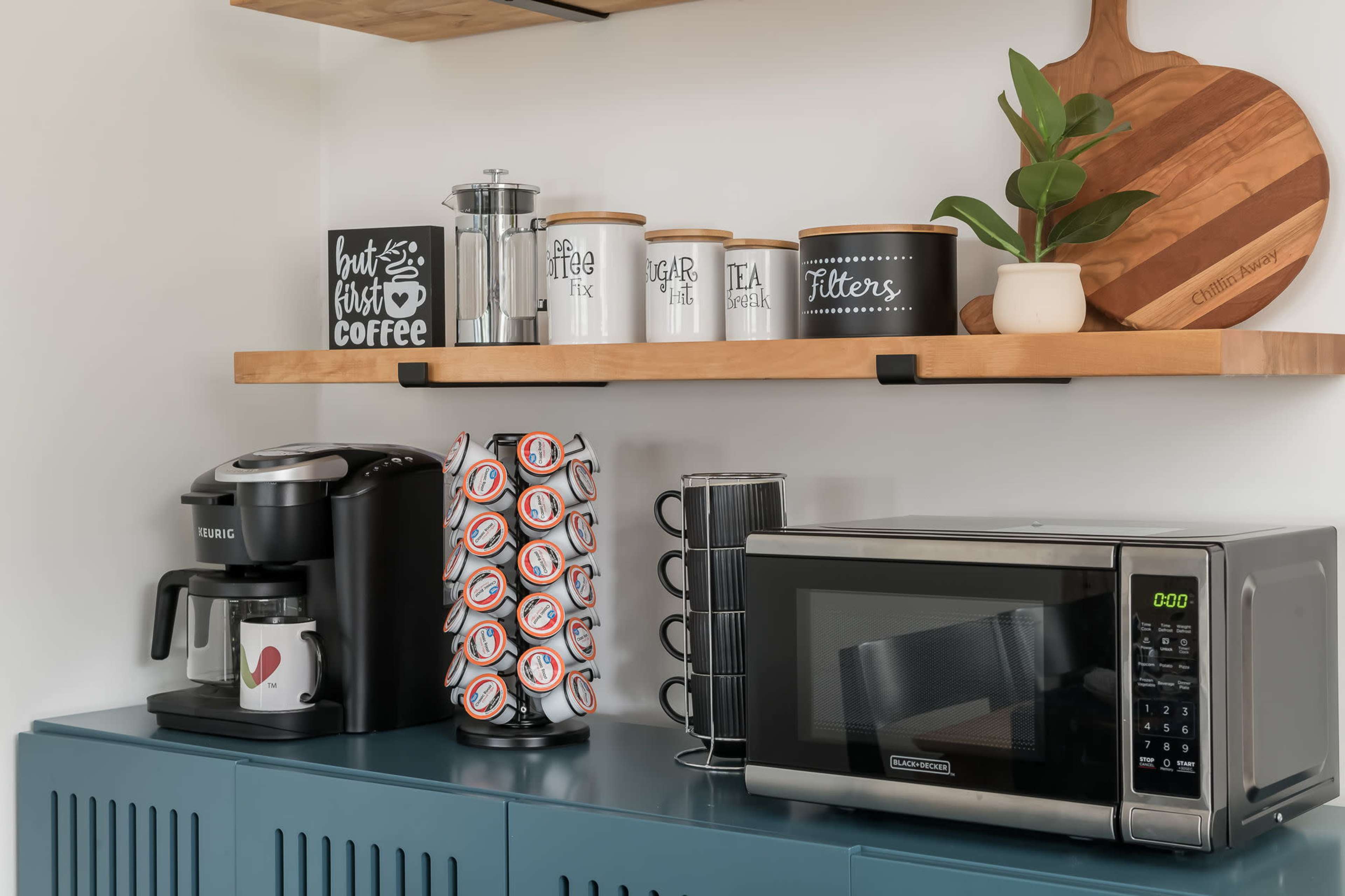 Lakefront cottage with private pier -Lily Pulitzer inspired decor Image in California Township, KNOX, IN