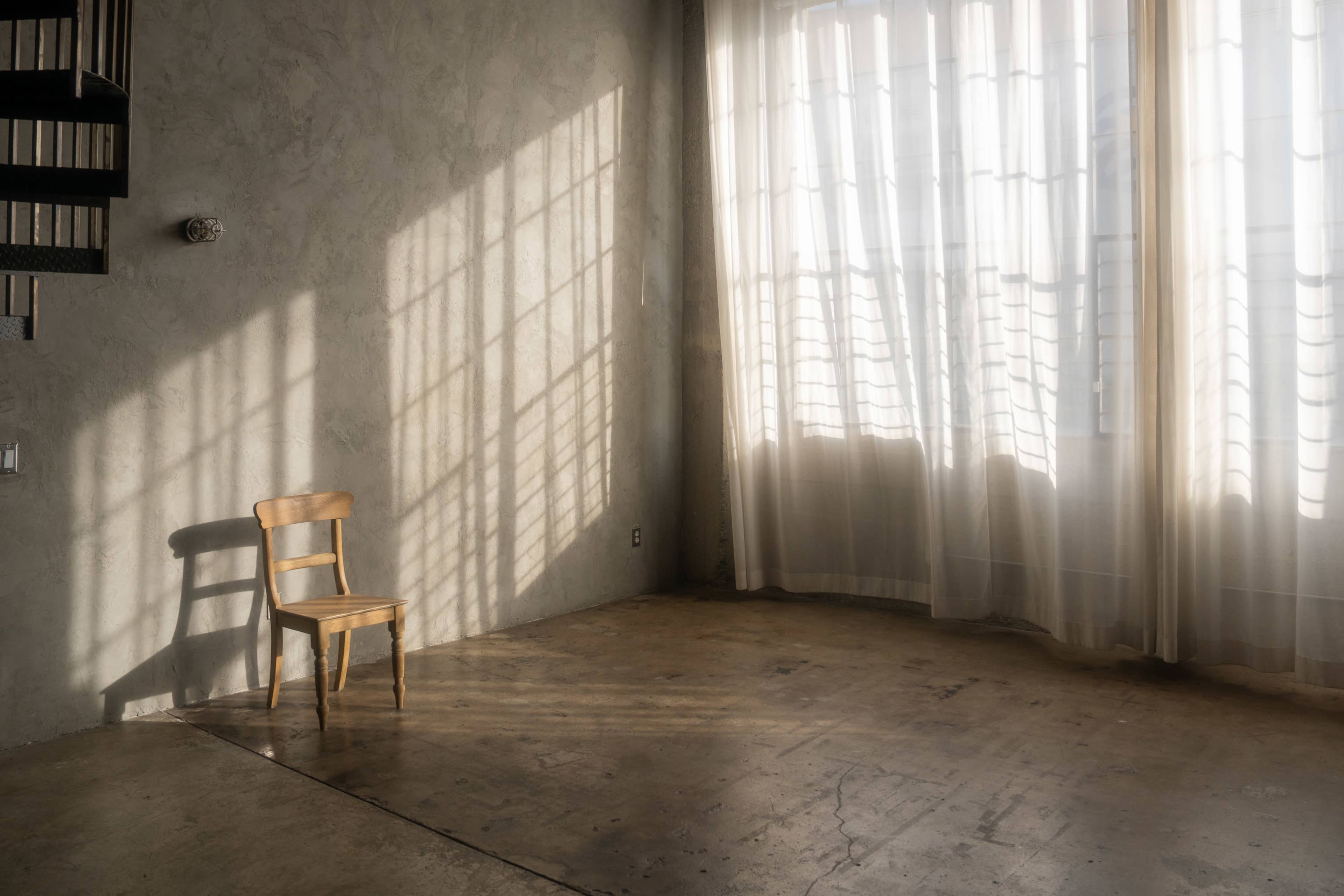 DAYGLOW STUDIOS - The Painter (natural light loft studio) Image in Central LA, Los Angeles, CA