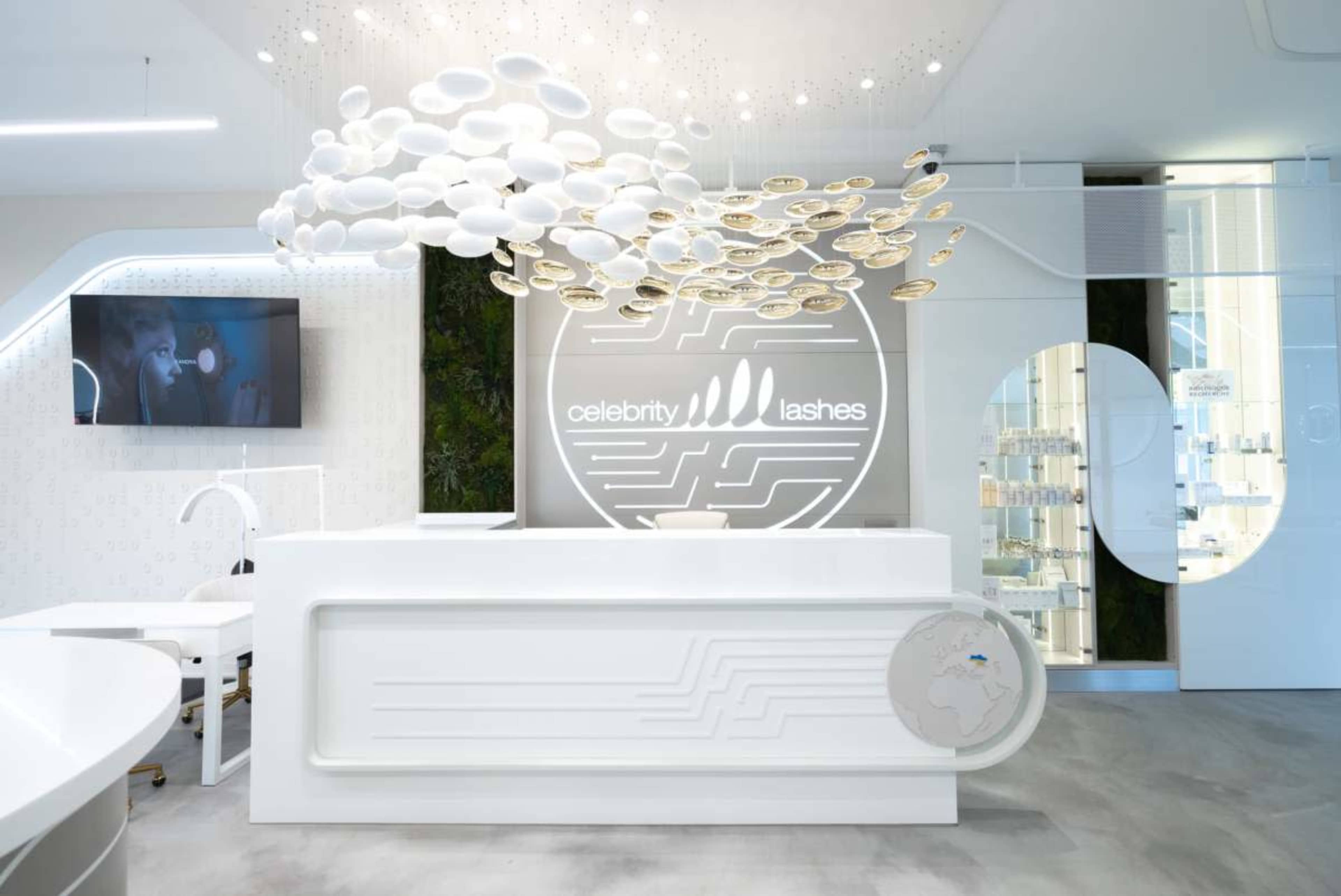 "Celebrity Beauty Salon Turnkey" Image in West Town, Chicago, IL