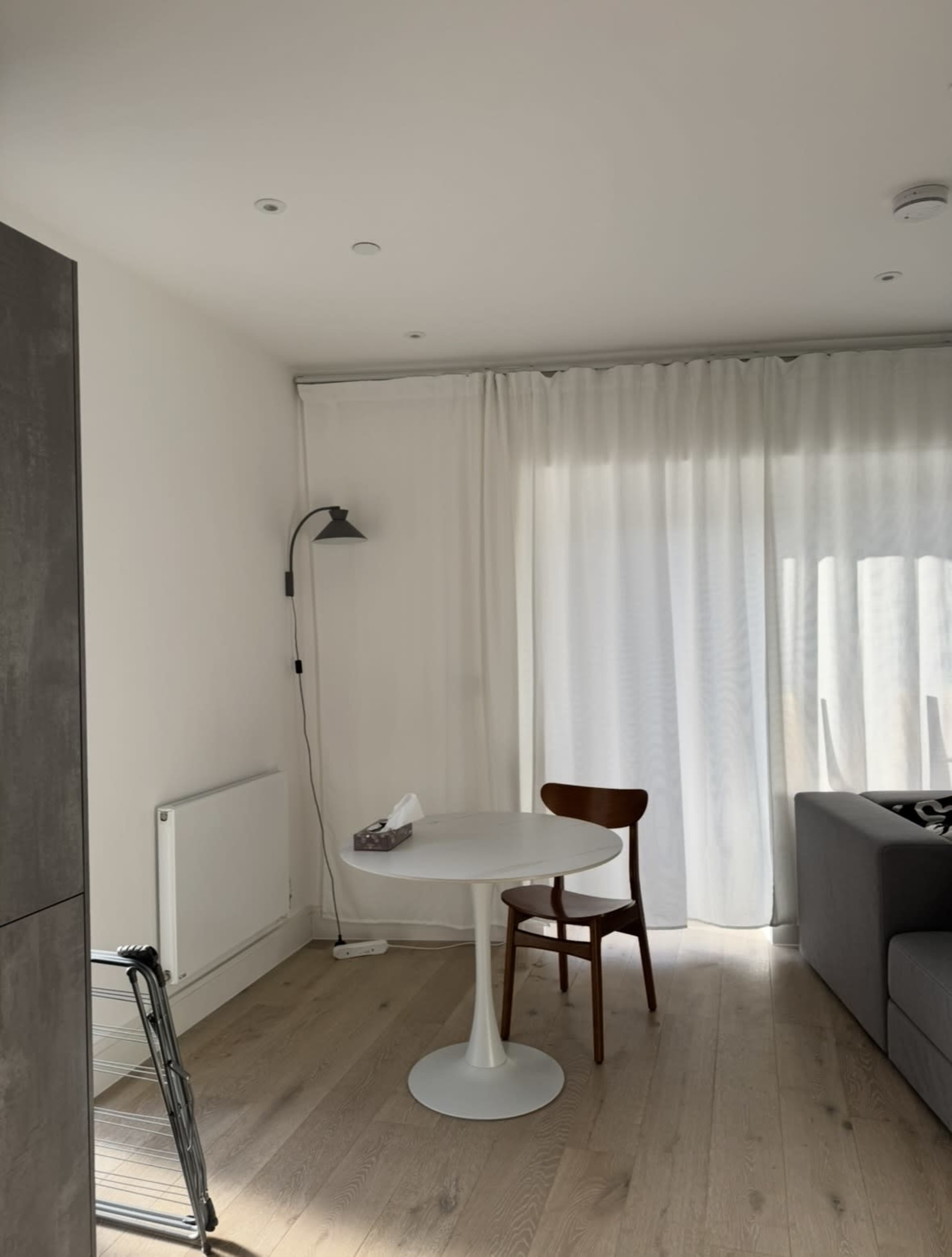 Cosy, minimalist zone 1 Apartment for small shoots with balcony access Image in London, London, ENG