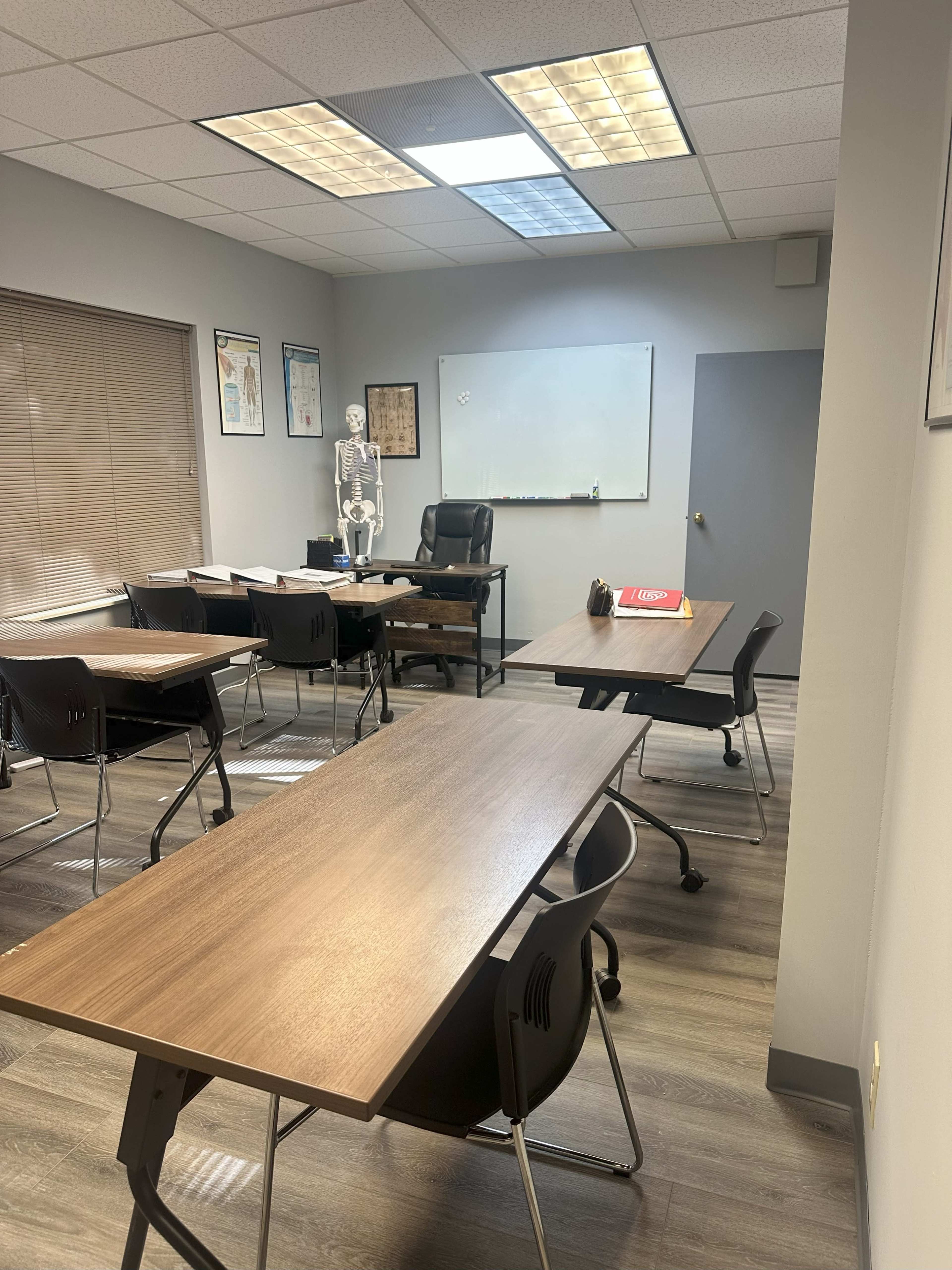 Unique & Clean Decatur Classroom – Multi-Use Room for Workshops, Initimate Events, or Classes Image in , Decatur, GA