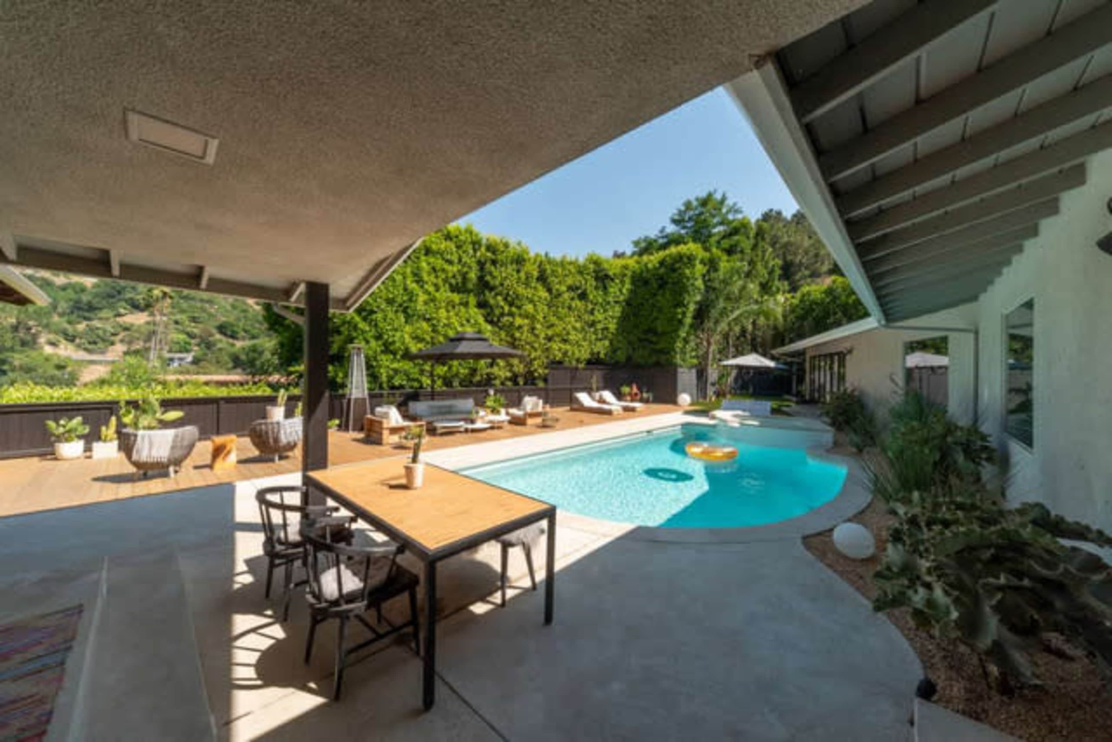 Longridge Oasis - Mid Century Modern Home Image in Sherman Oaks, Sherman Oaks, CA