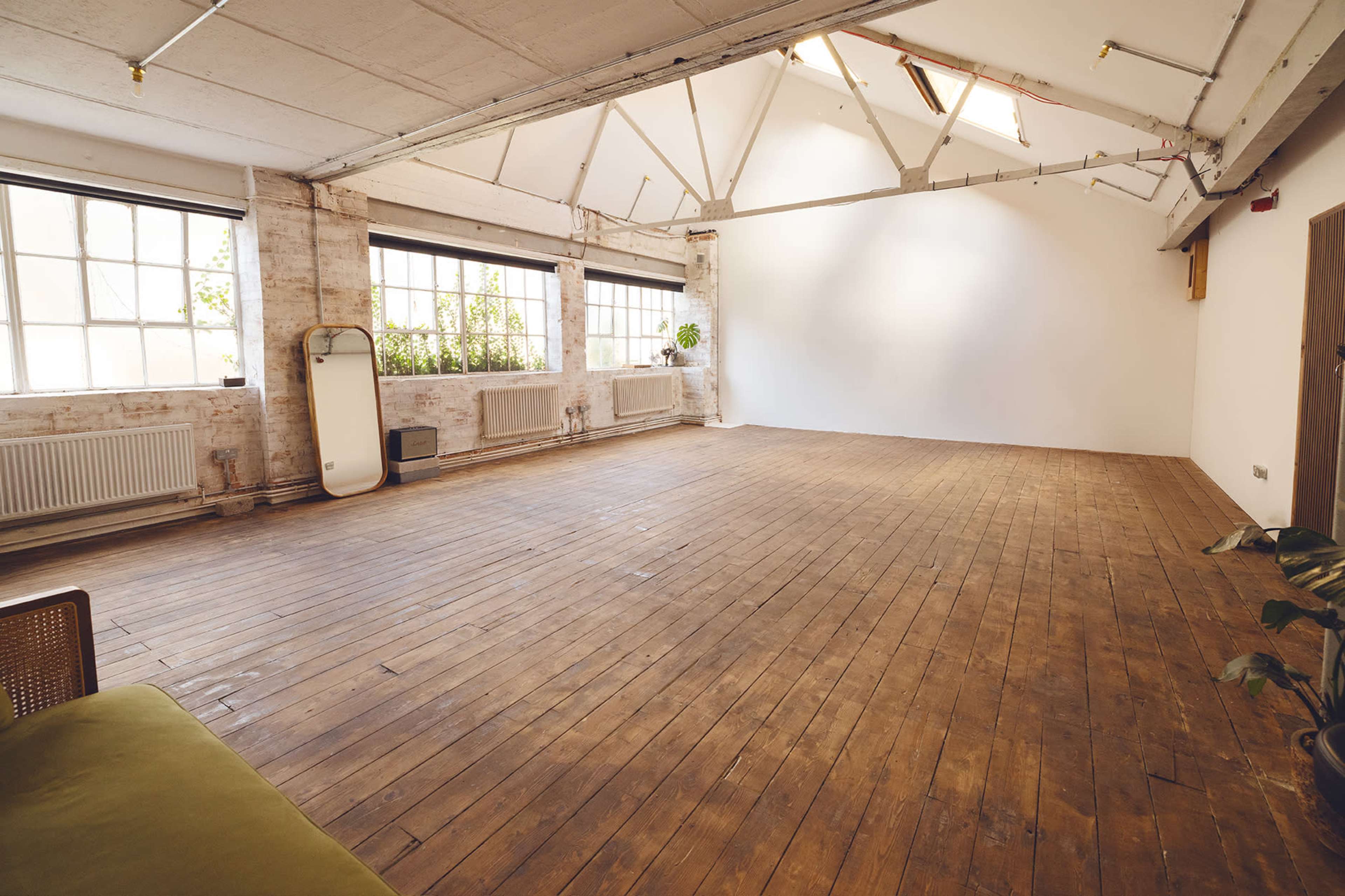 Warehouse Space with Kitchen , Wooden Floor and Brick walls Image in Dalston, london, ENG