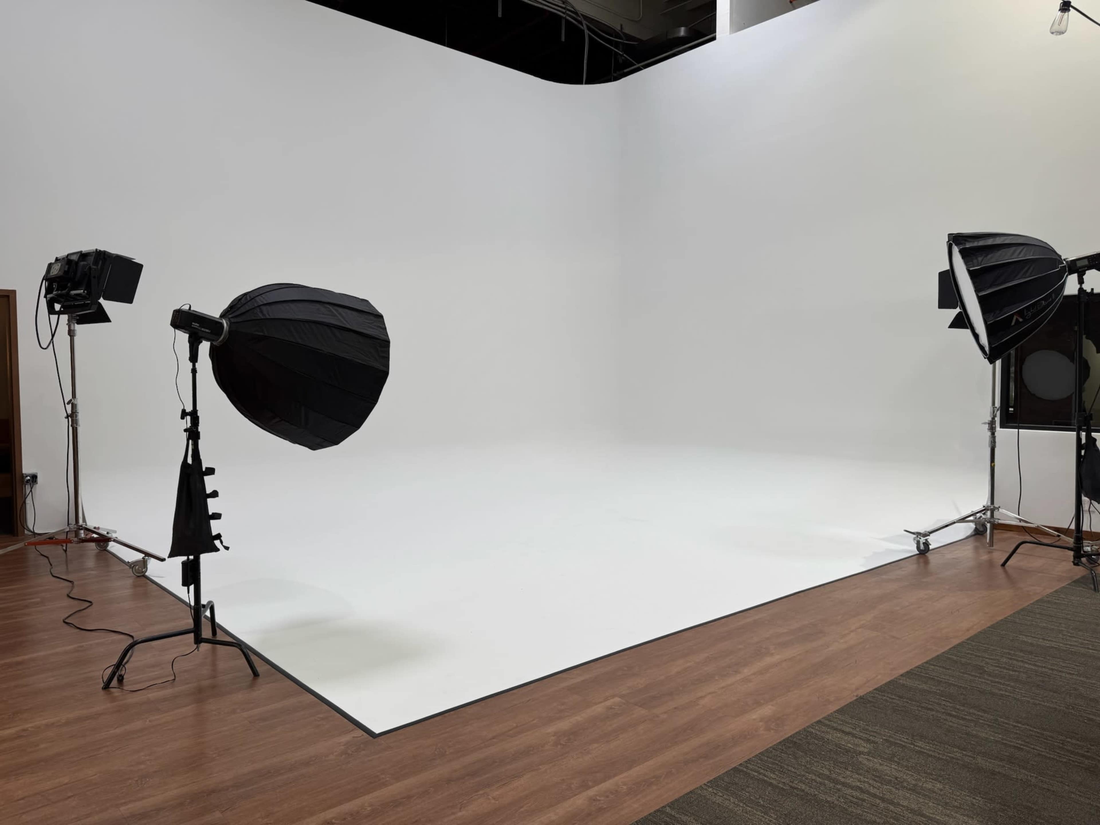 Modern Creative Studio with White Cyc, Podcast Studio & Full Production Amenities Image in Warwick, Warwick, NY