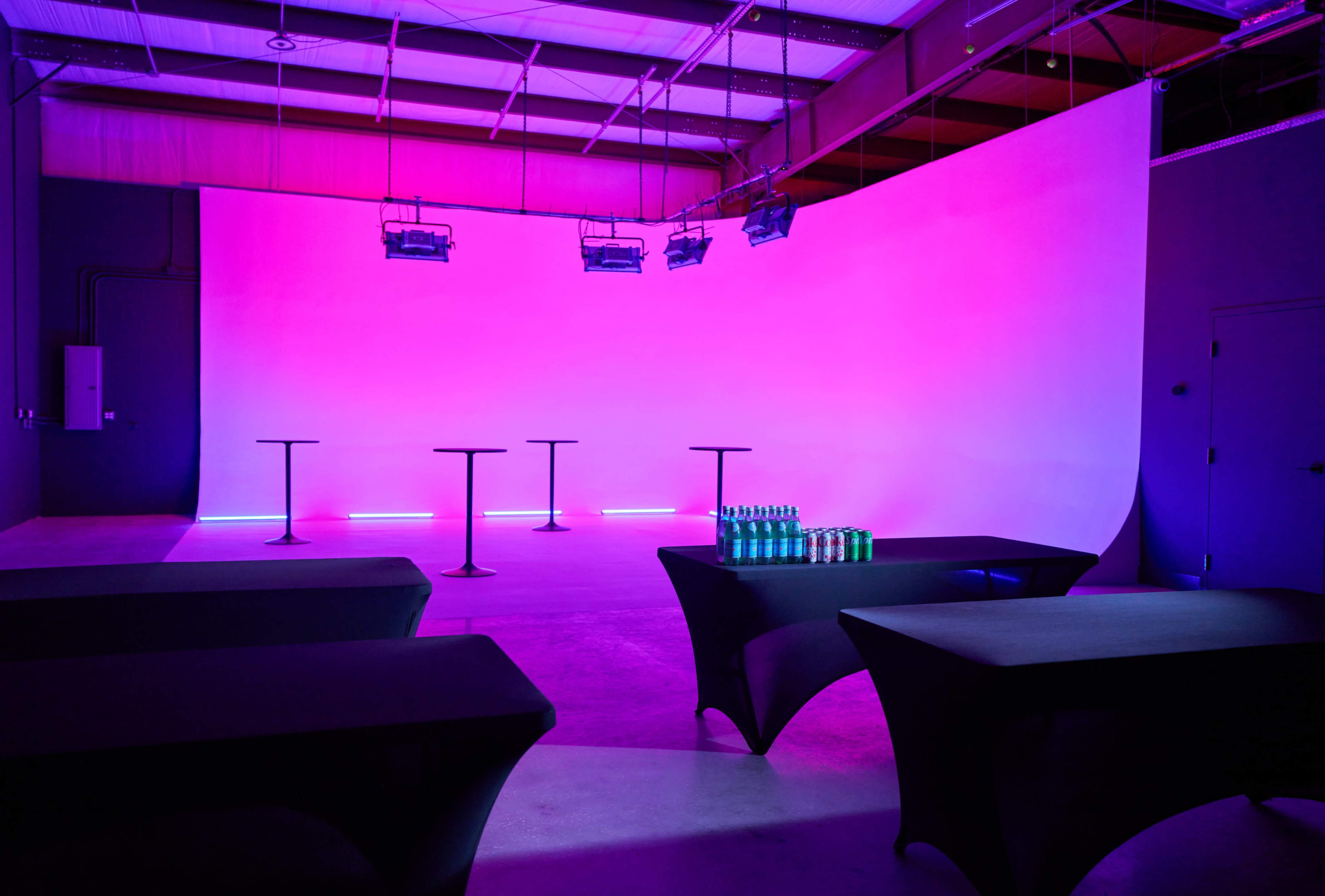 1,400SF Cyc Studio + 300SF Conference Room | 25×25 Cyc Wall – Orlando Image in Casselberry, Casselberry, FL