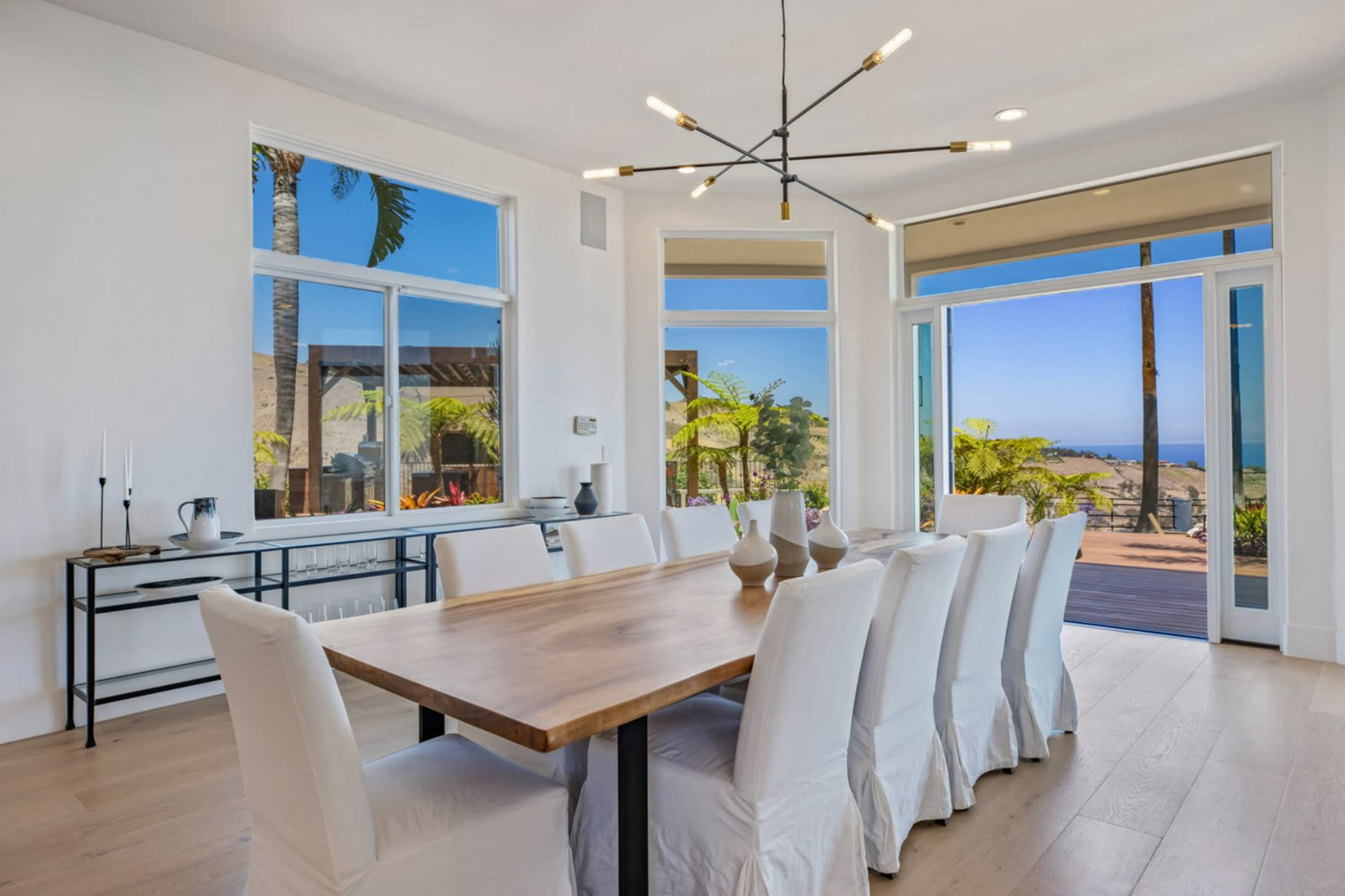 MEDITERRANEAN RESORT VILLA WITH OCEAN VIEWS/PALMS Image in Central Malibu, Malibu, CA