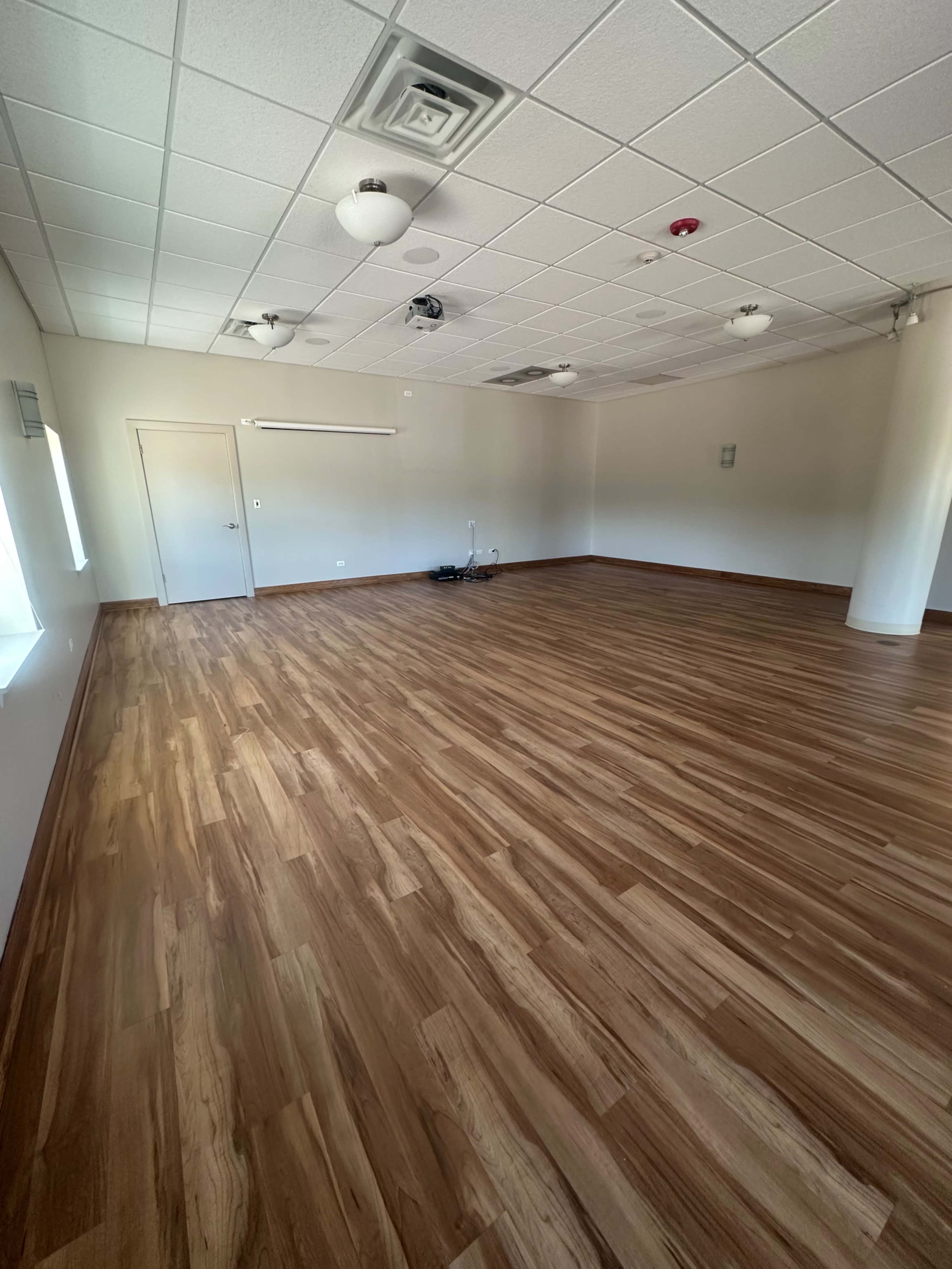 Fully Equipped Salon/Spa Space for Rent Image in Moraine Township, Highland Park, IL