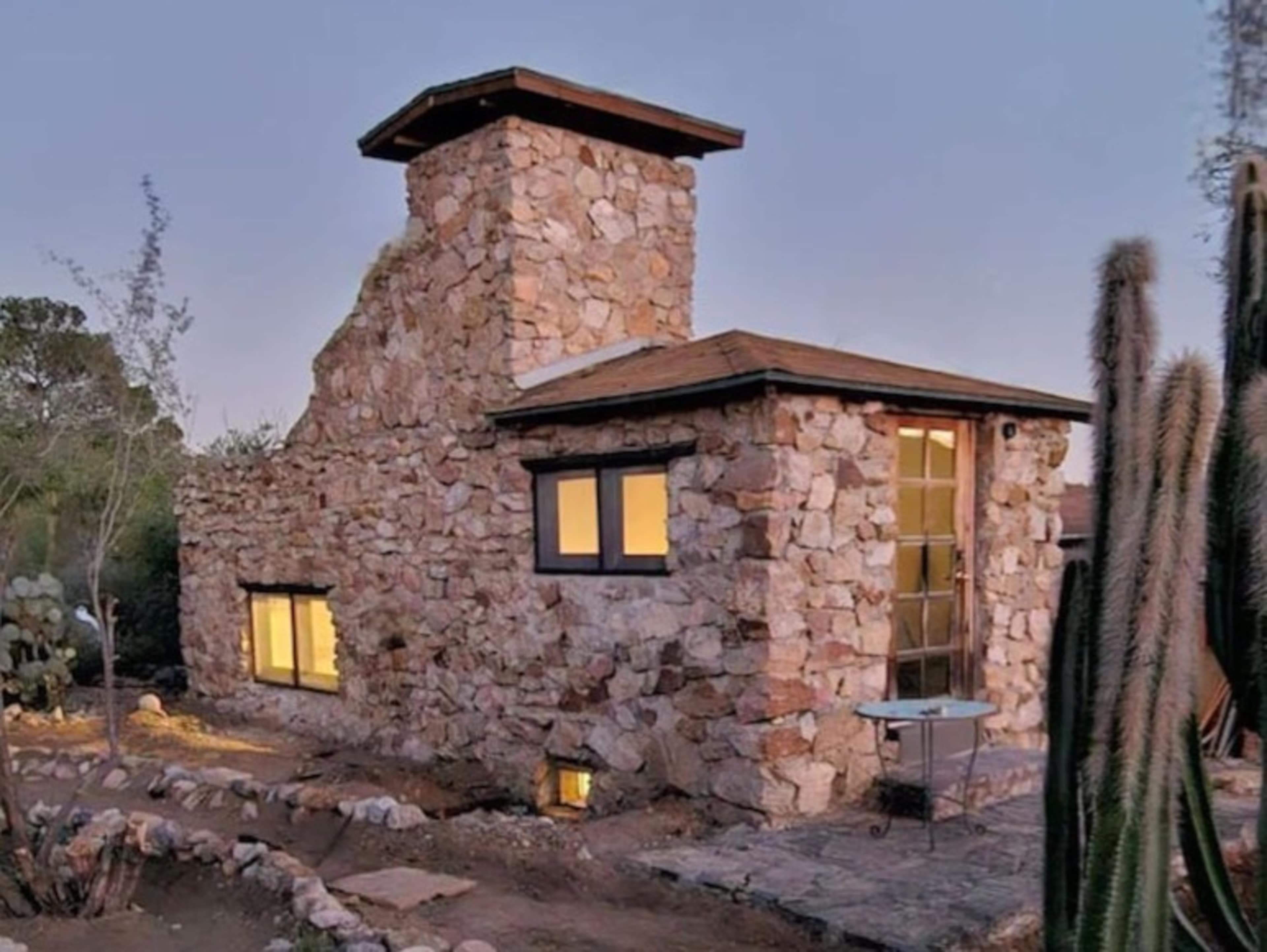 Historic Stone Cabin - Small 2 Beds - Unit 9