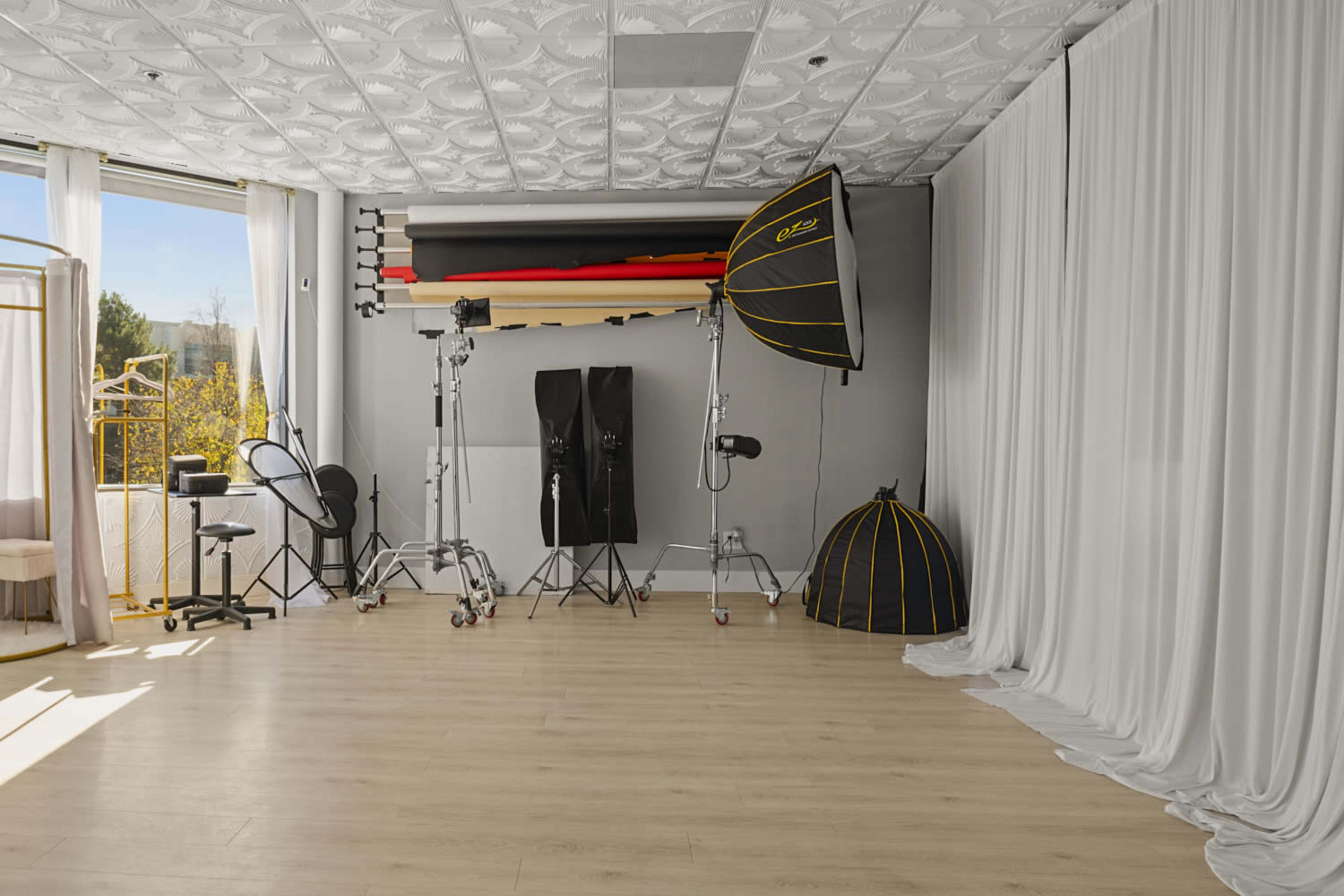 Luxe & Beautiful Photo Studio Image in Antioch, Antioch, CA