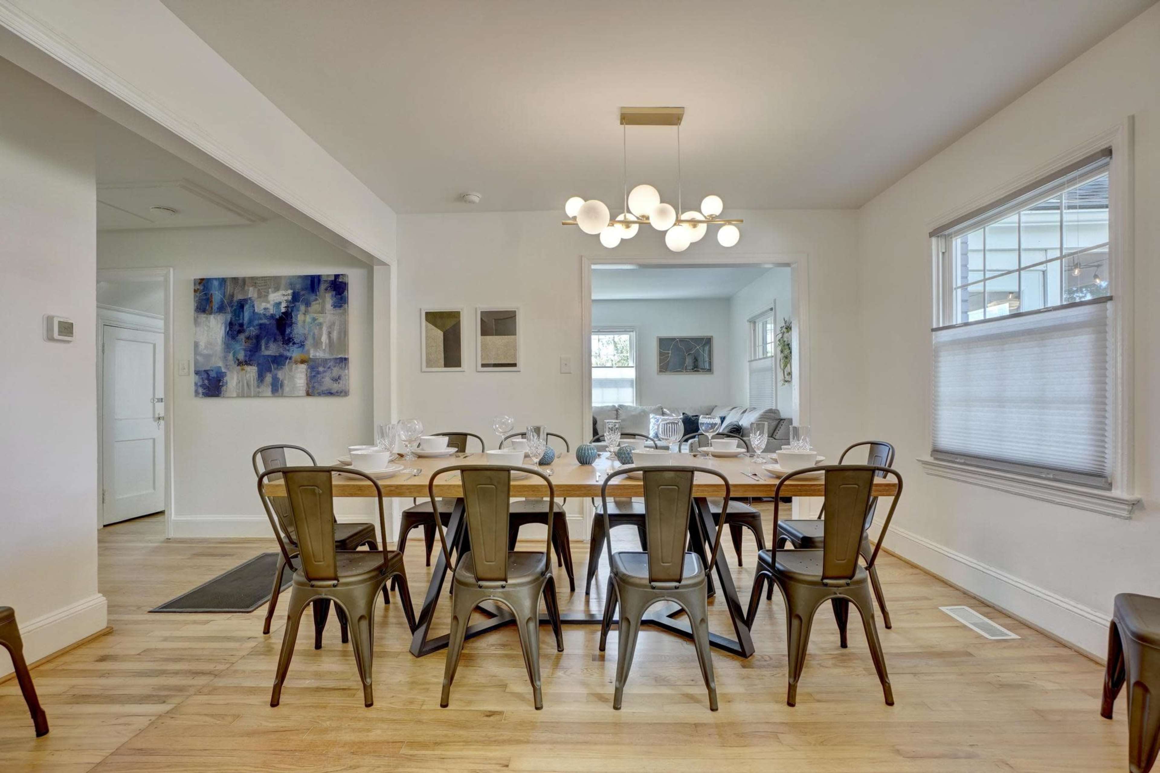 Gather! PingPong~6BR~PorchTV~Walk Dtwn~Pets~15+ Image in Downtown, Raleigh, NC