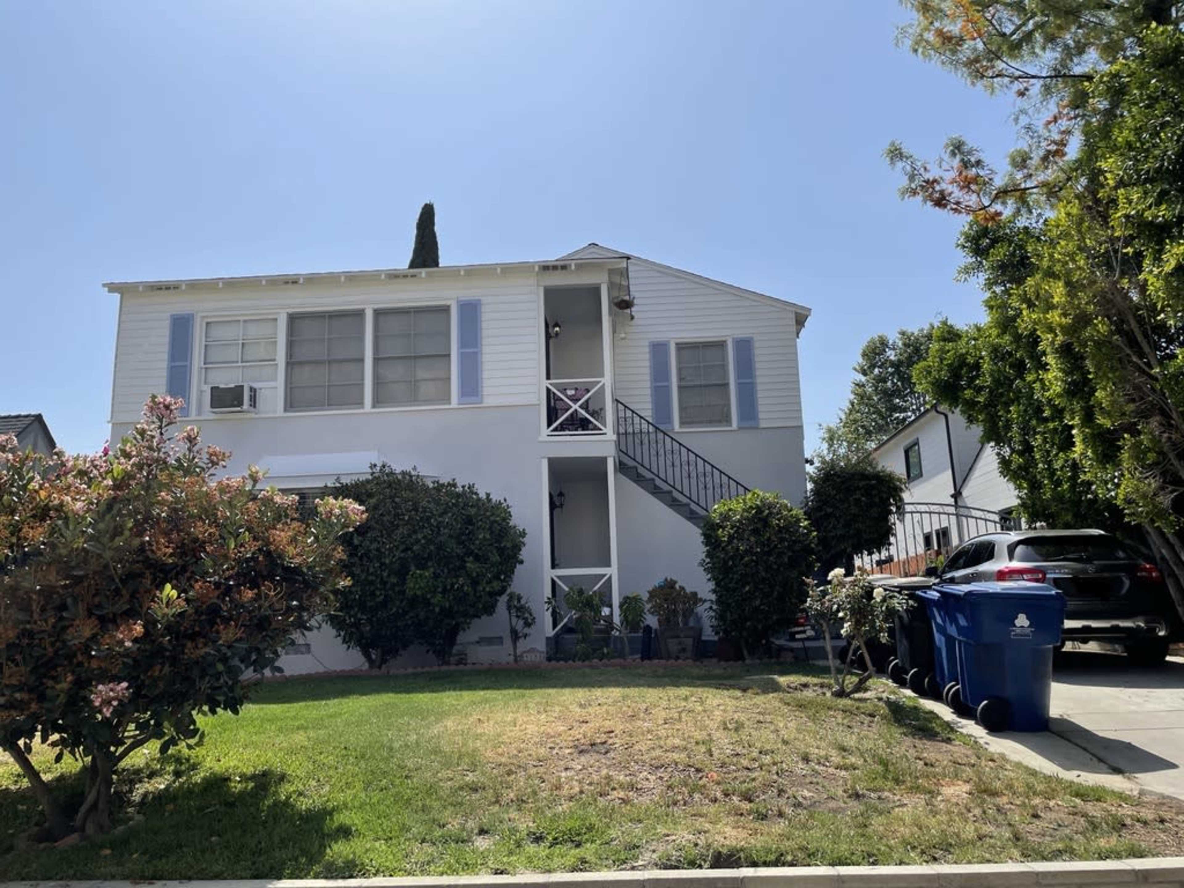 Charming 1940s Duplex Apartment Building Image in Studio City, North Hollywood, CA