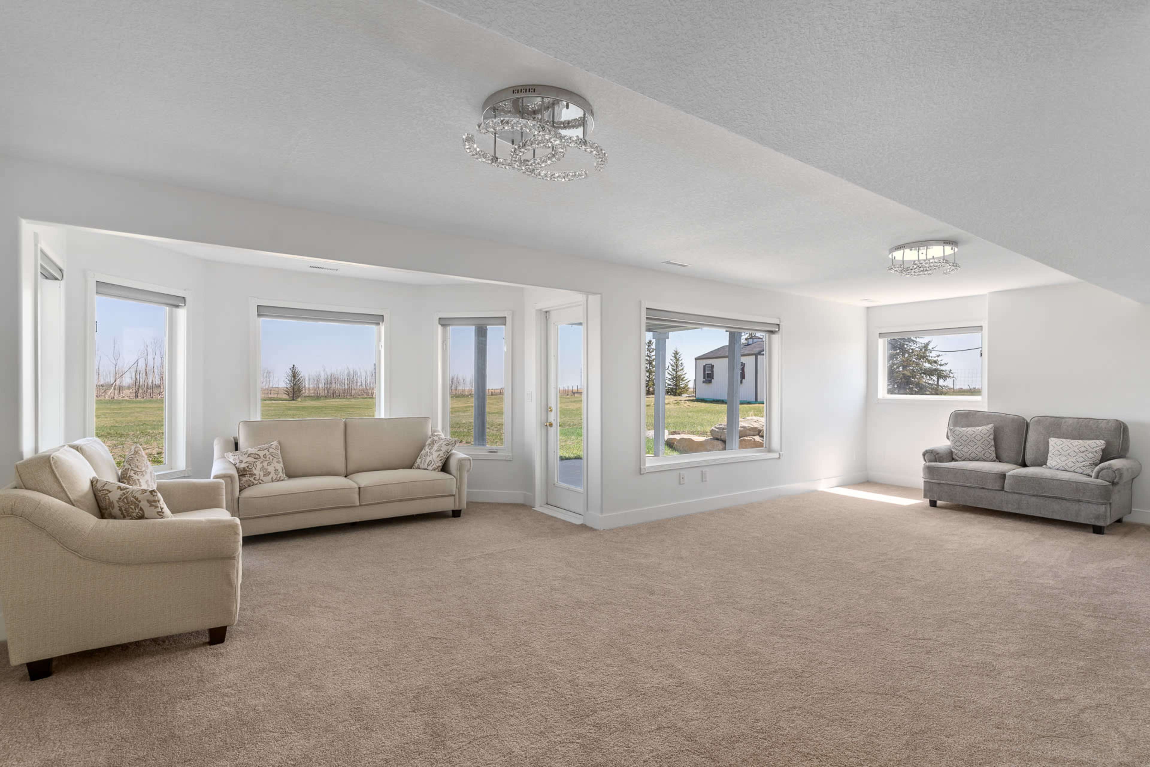 Acreage | Wedding Events | Parking for +30 Vehicles | Massive Property and House Image in , Delacour, AB