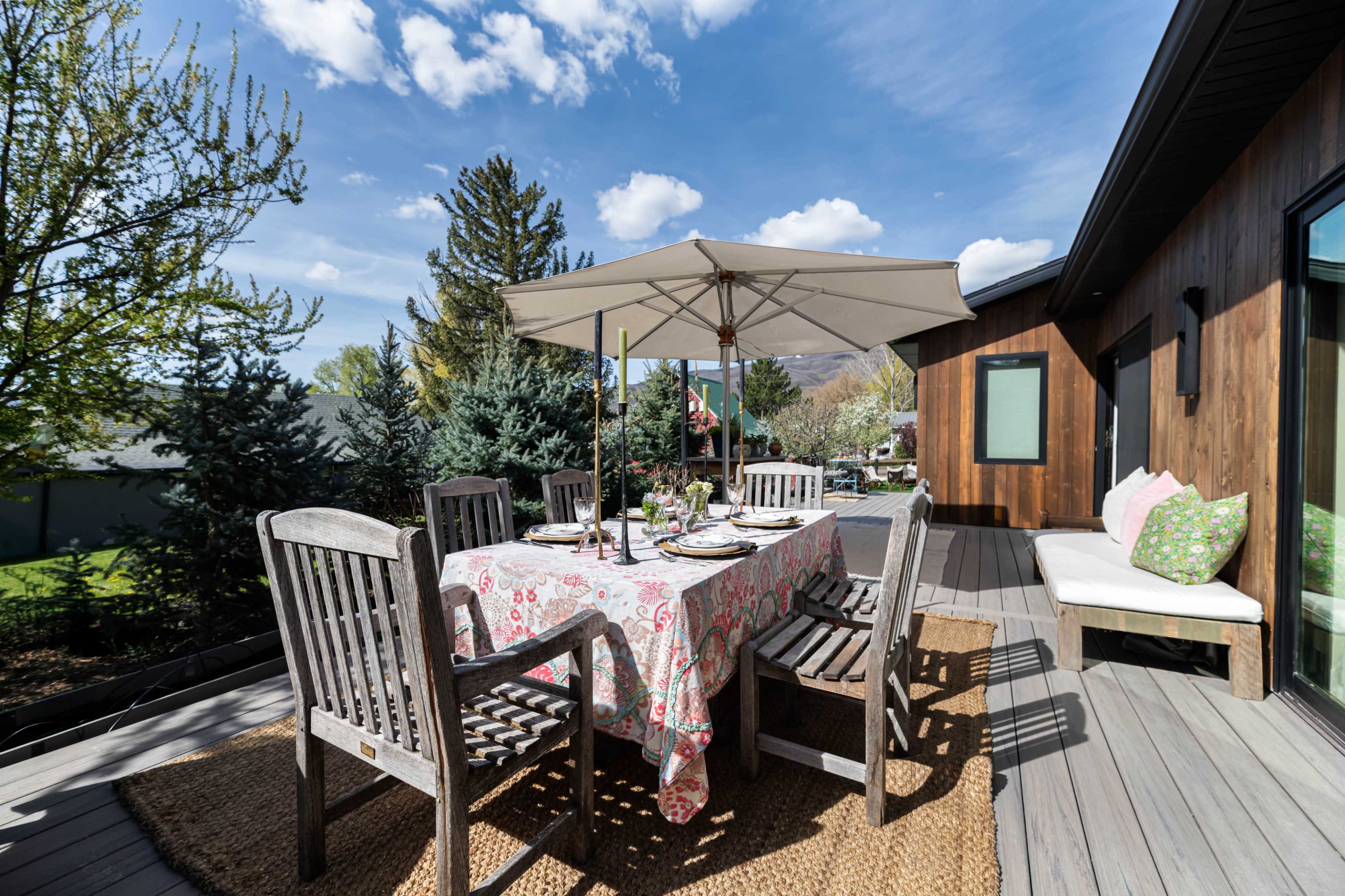 Charming Mountain Home With Modern And Rustic Touches Throughout The Property. Exterior Garden And Deck Have A European Aesthetic Image in Midway, Midway, UT