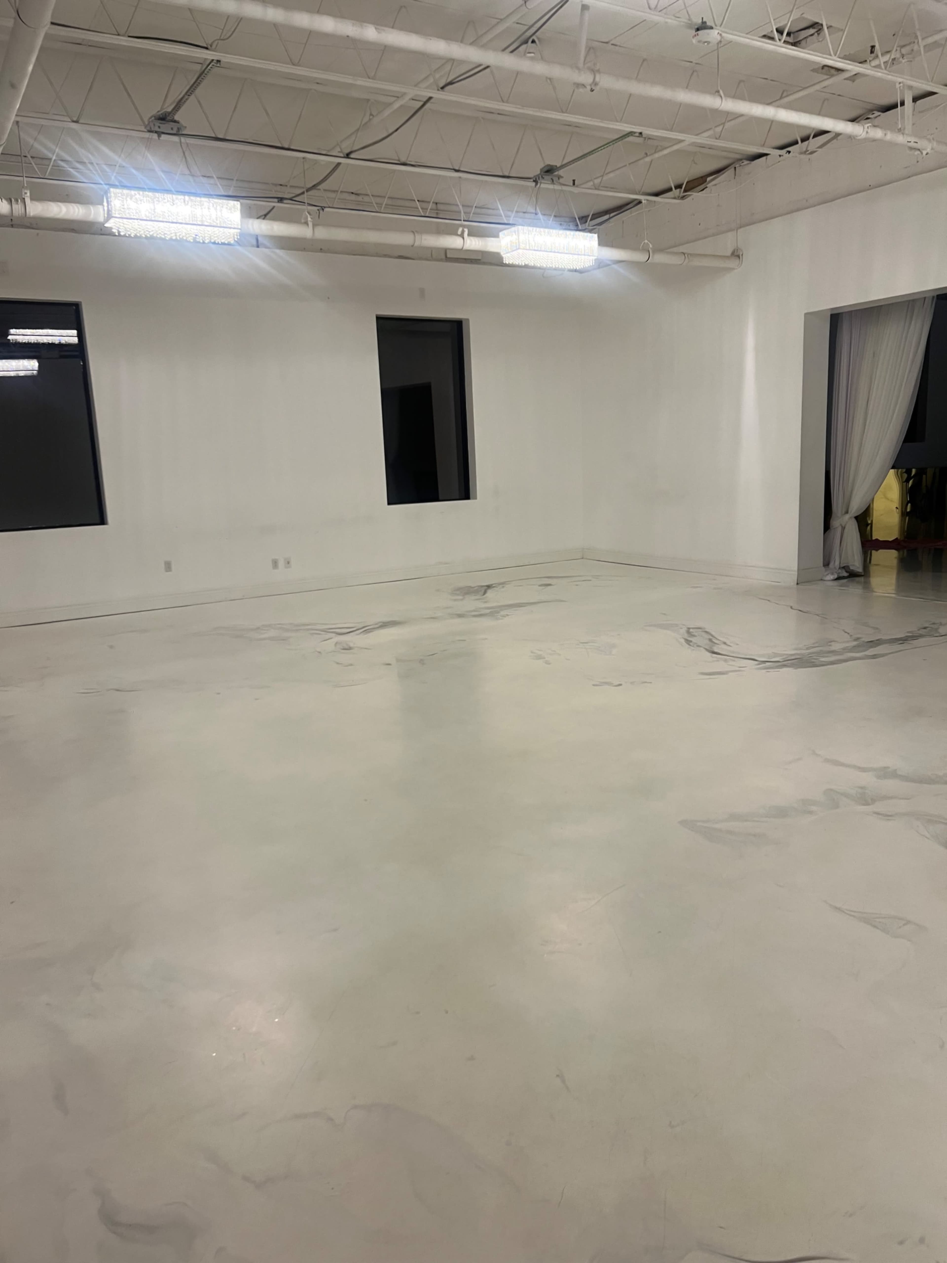 All white luxury space for content creators, photography, podcasts Image in Babylon, Farmingdale, NY