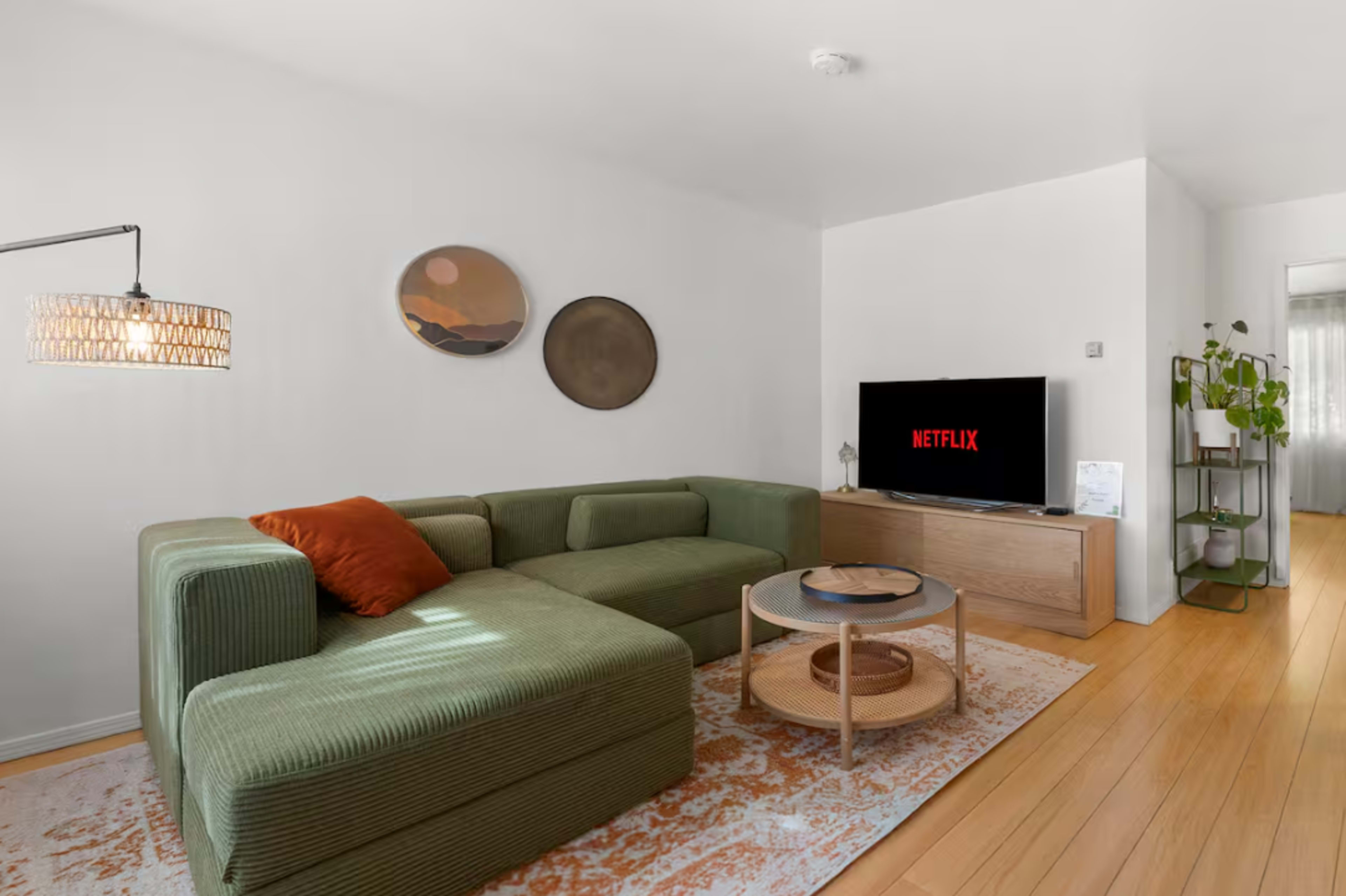 Cozy & Stylish Culver City Home – Bright, Welcoming Space in Prime Downtown Location Image in Carlson Park, Culver City, CA