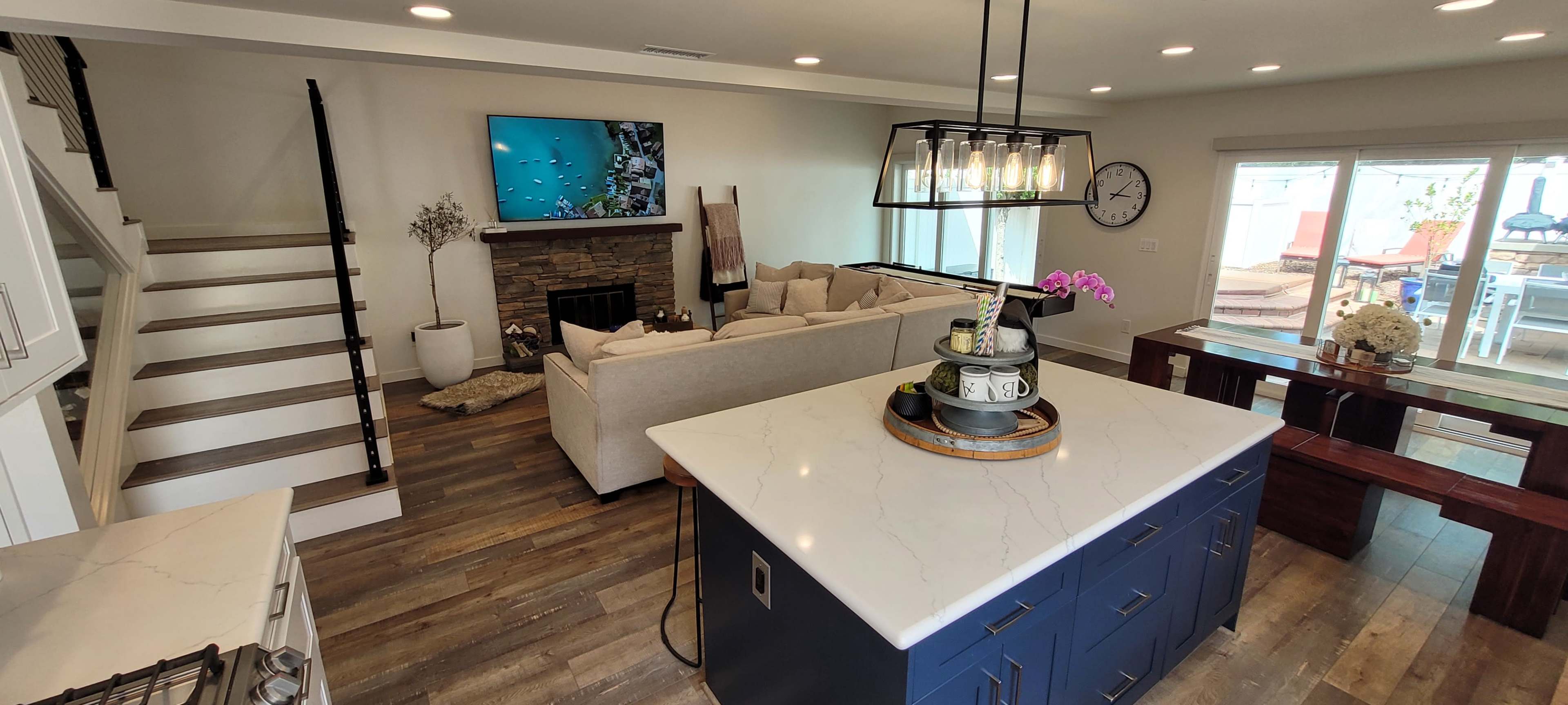 Light-Filled & Contemporary House Image in Laguna Hills, Laguna Hills, CA