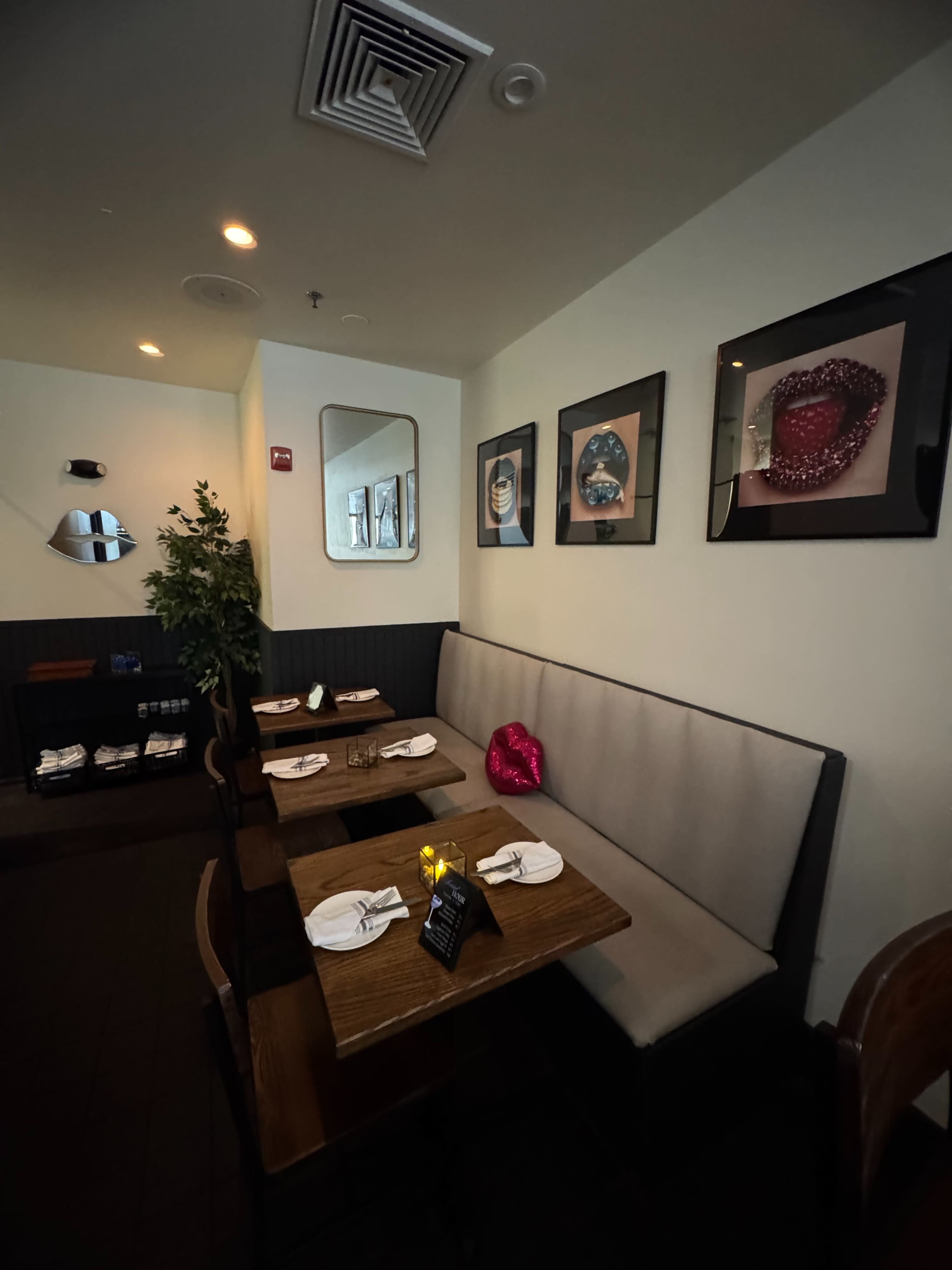 Elevated American Restaurant & Cocktail Bar Image in Point Breeze, Philadelphia, PA