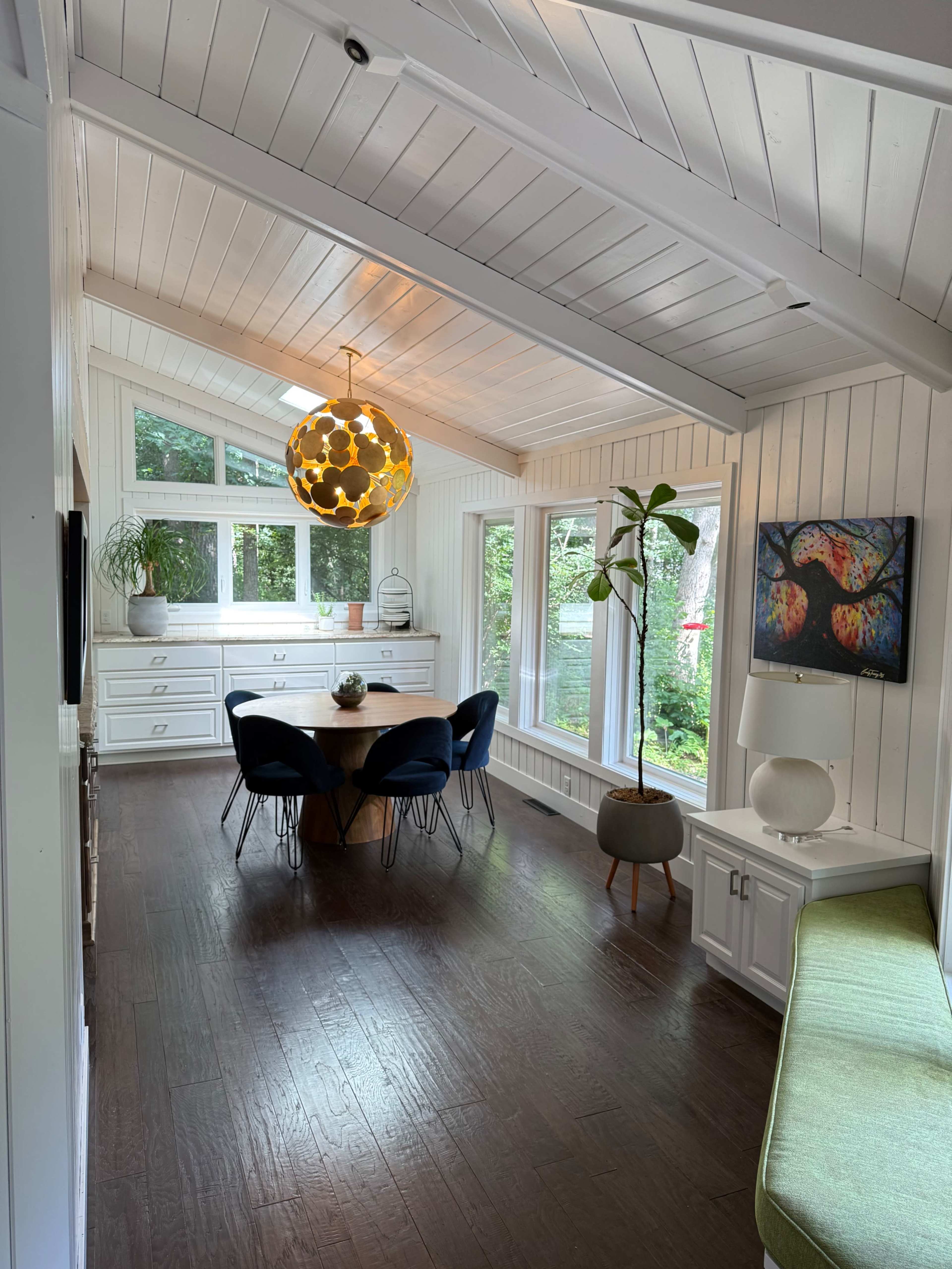 Large Mid-Century Modern home on acreage Image in Lakeville, Lakeville, MN