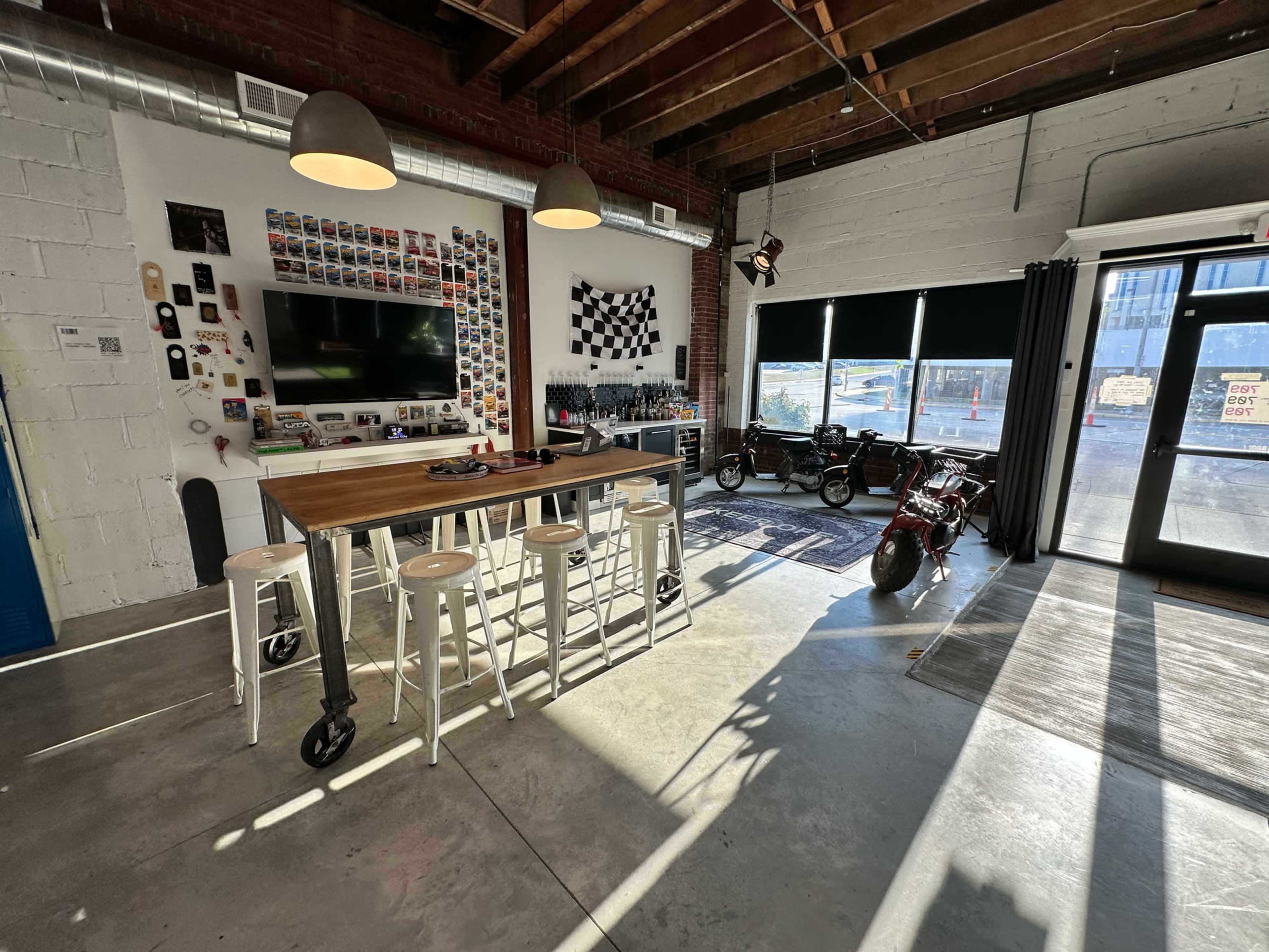 Ground level photo/video studio with garage door Image in Riverview, Kansas City, KS