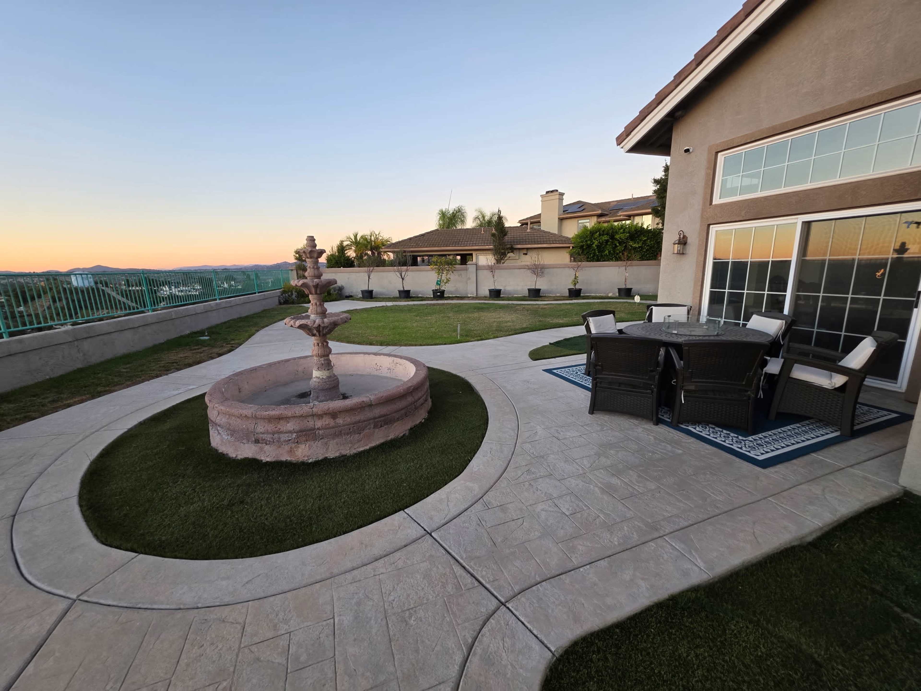 Suburban house south San Diego. Absolutely stunning yard perfect for weddings and parties. Rooms also available for meetings. Image in Rancho del Rey, Chula Vista, CA