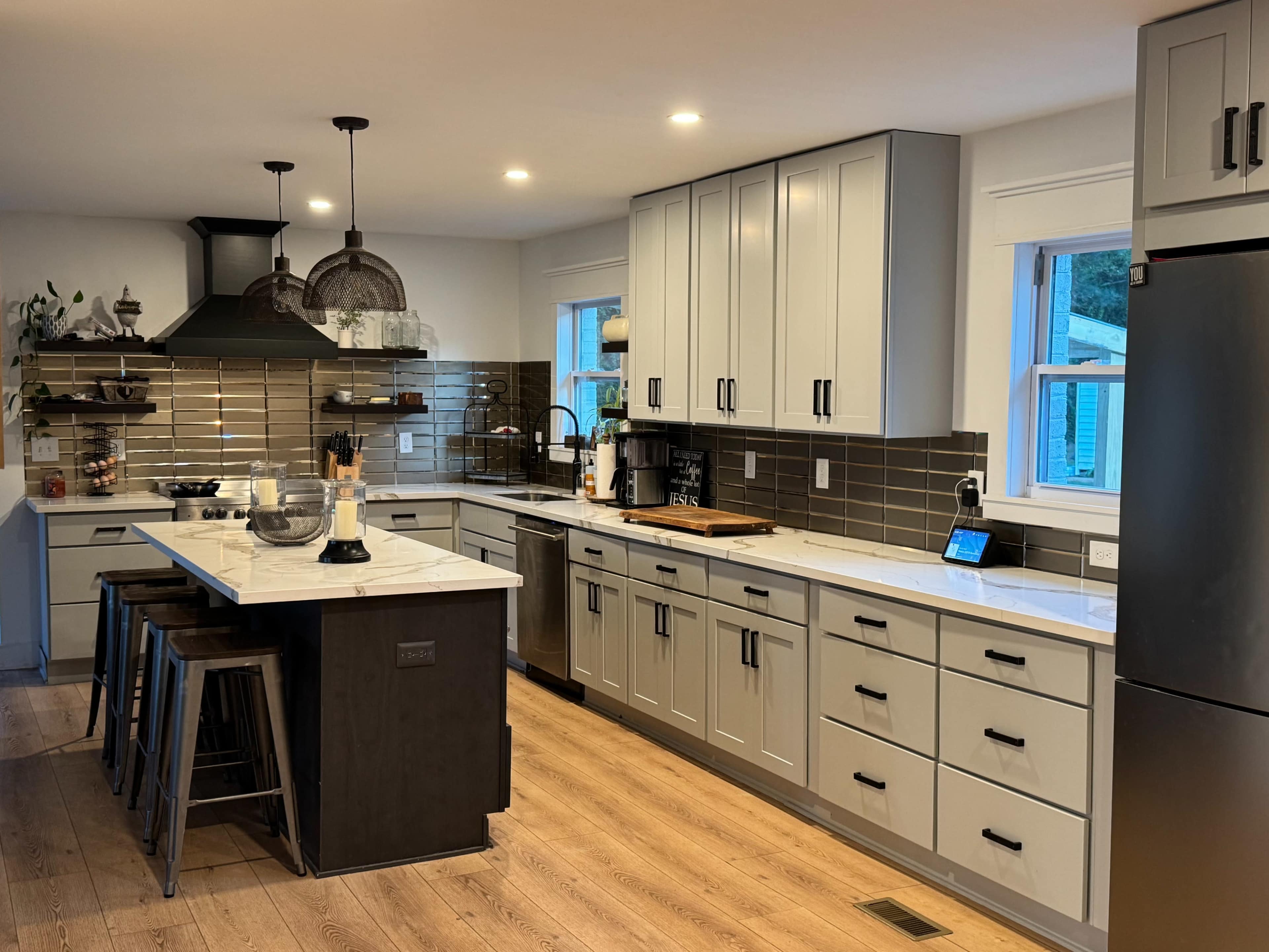Farmhouse Venue with onsite Studio Image in Pleasant Grove East, Chesapeake, VA
