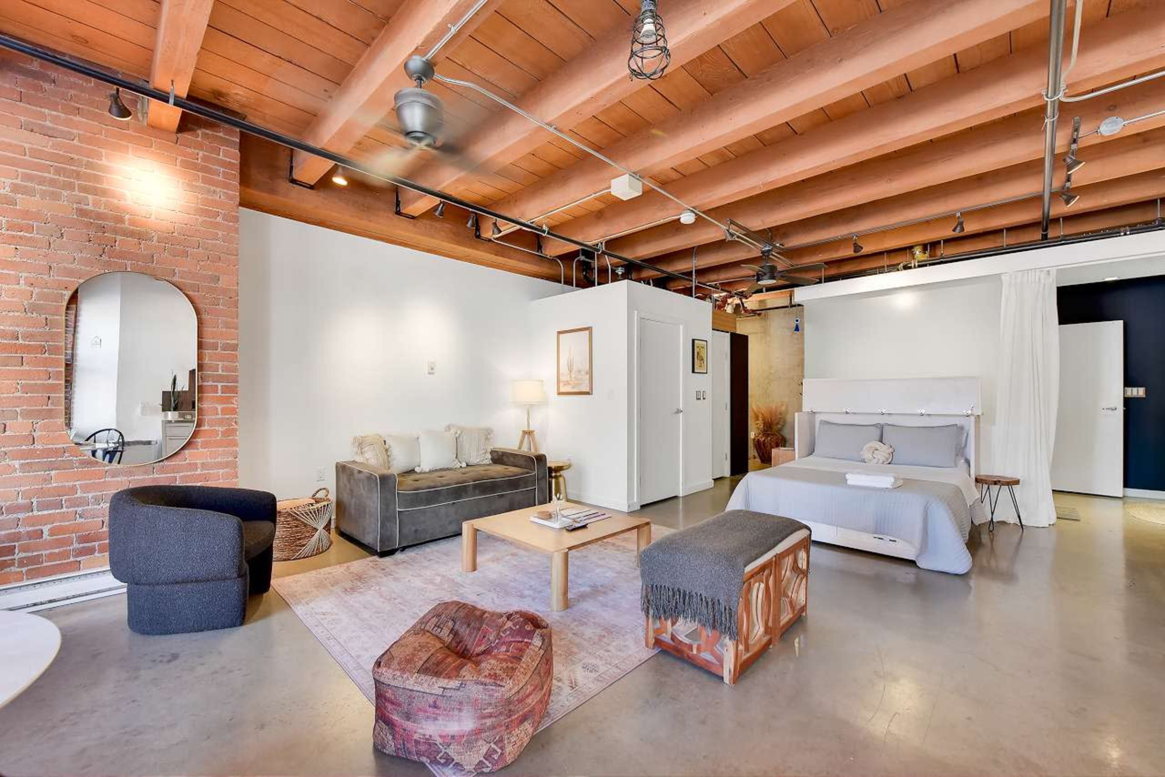 Open Concept Loft in Gastown Image in Downtown Eastside, Vancouver, BC