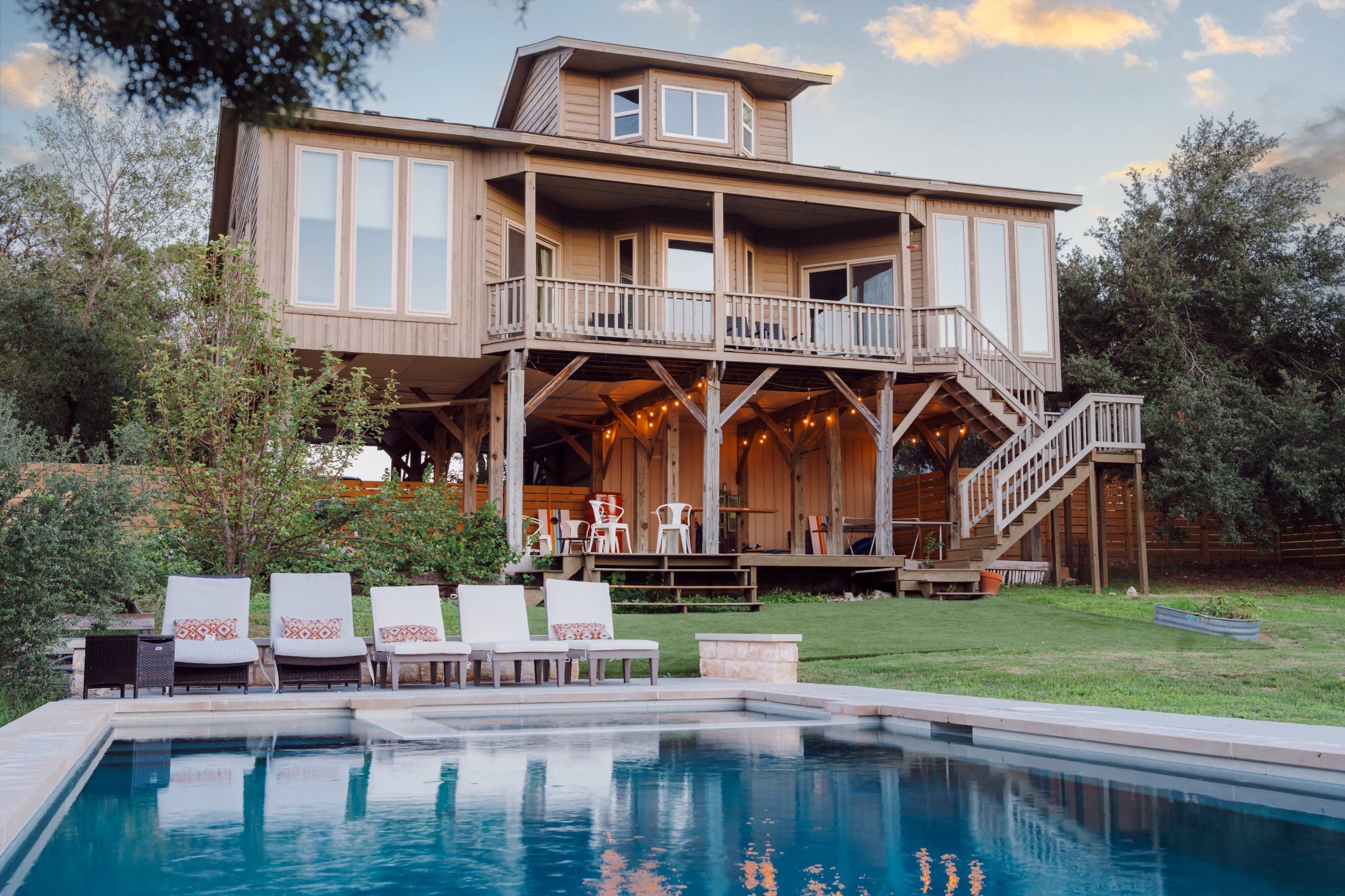 Luxury Hill Country Getaway ~ Sparkling Pool & Jacuzzi Image in Arrowhead Ridge, Leander, TX