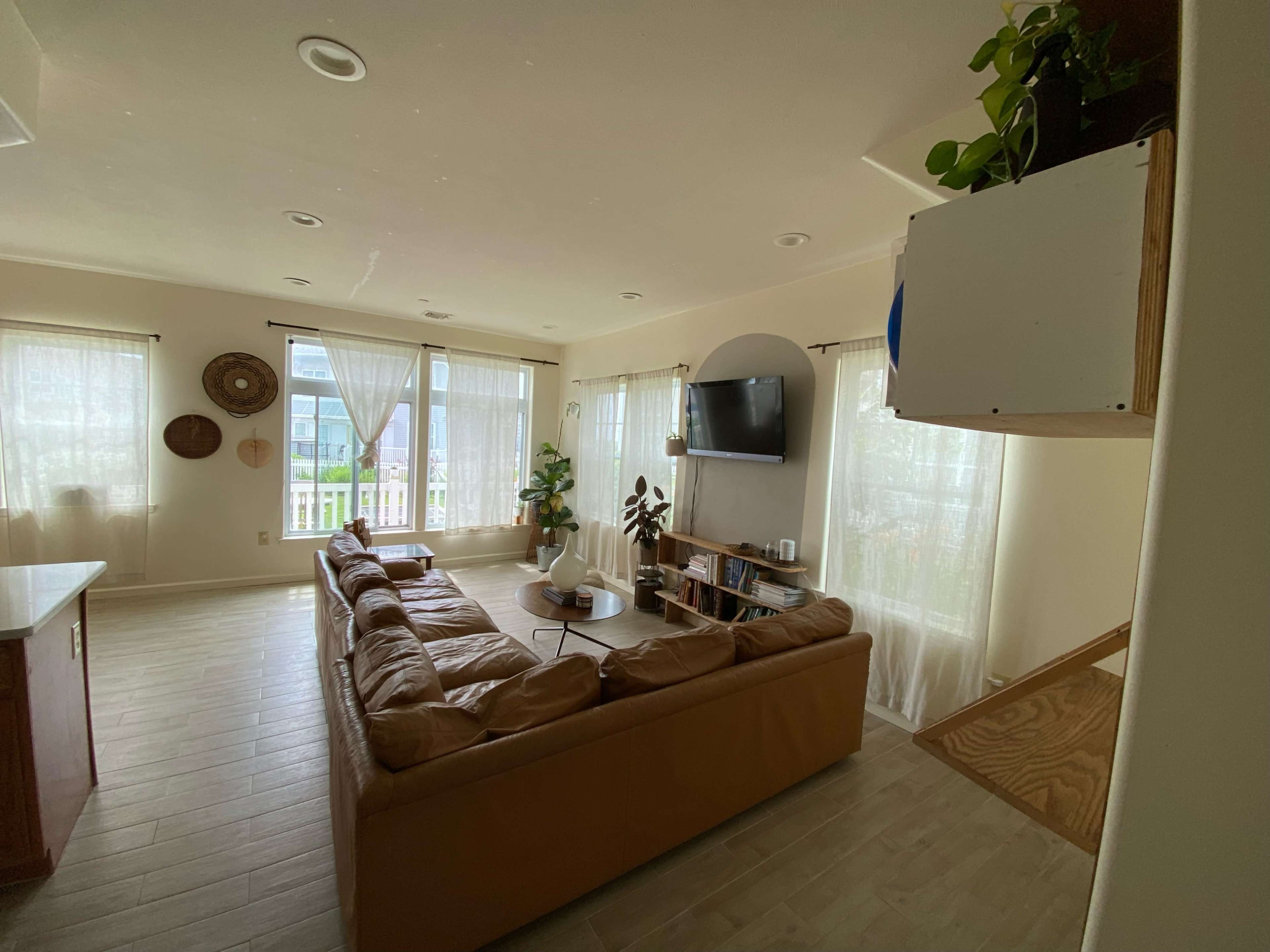 Urban Minimalist Modern Beach Home with Ocean View Image in Arverne, Arverne, NY