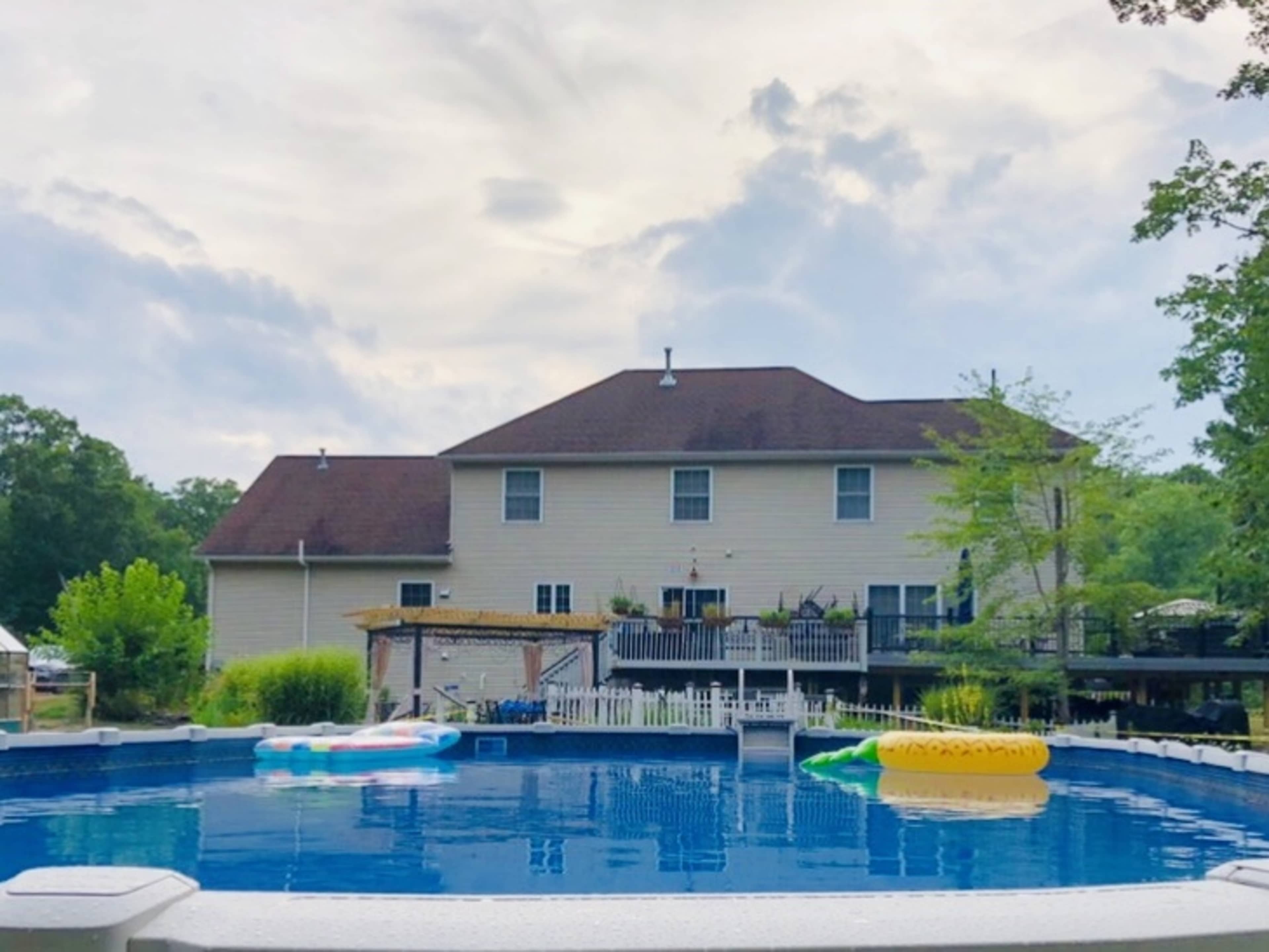 Above ground pool