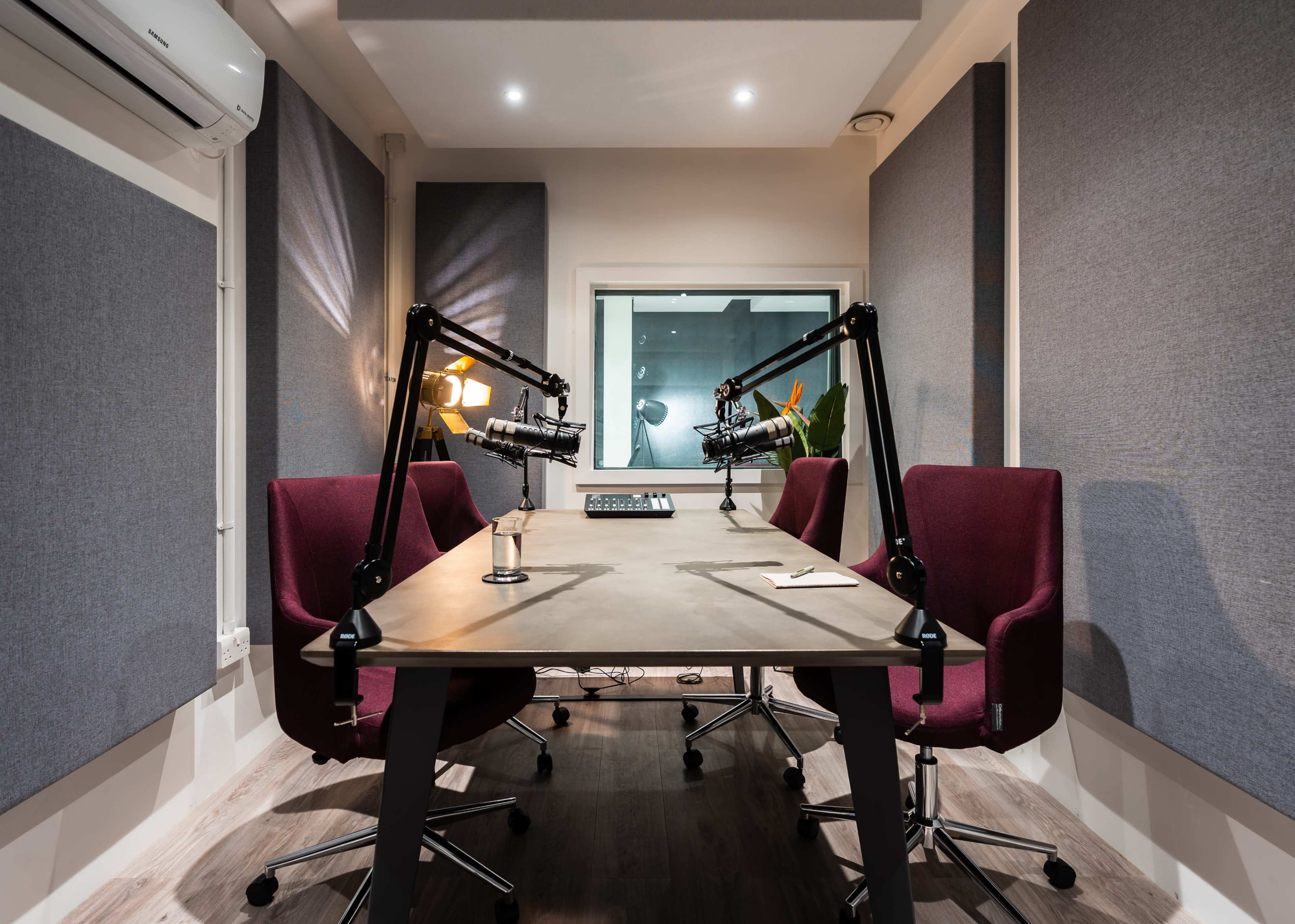 Meeting Style Podcast Studio Image in London, London, ENG