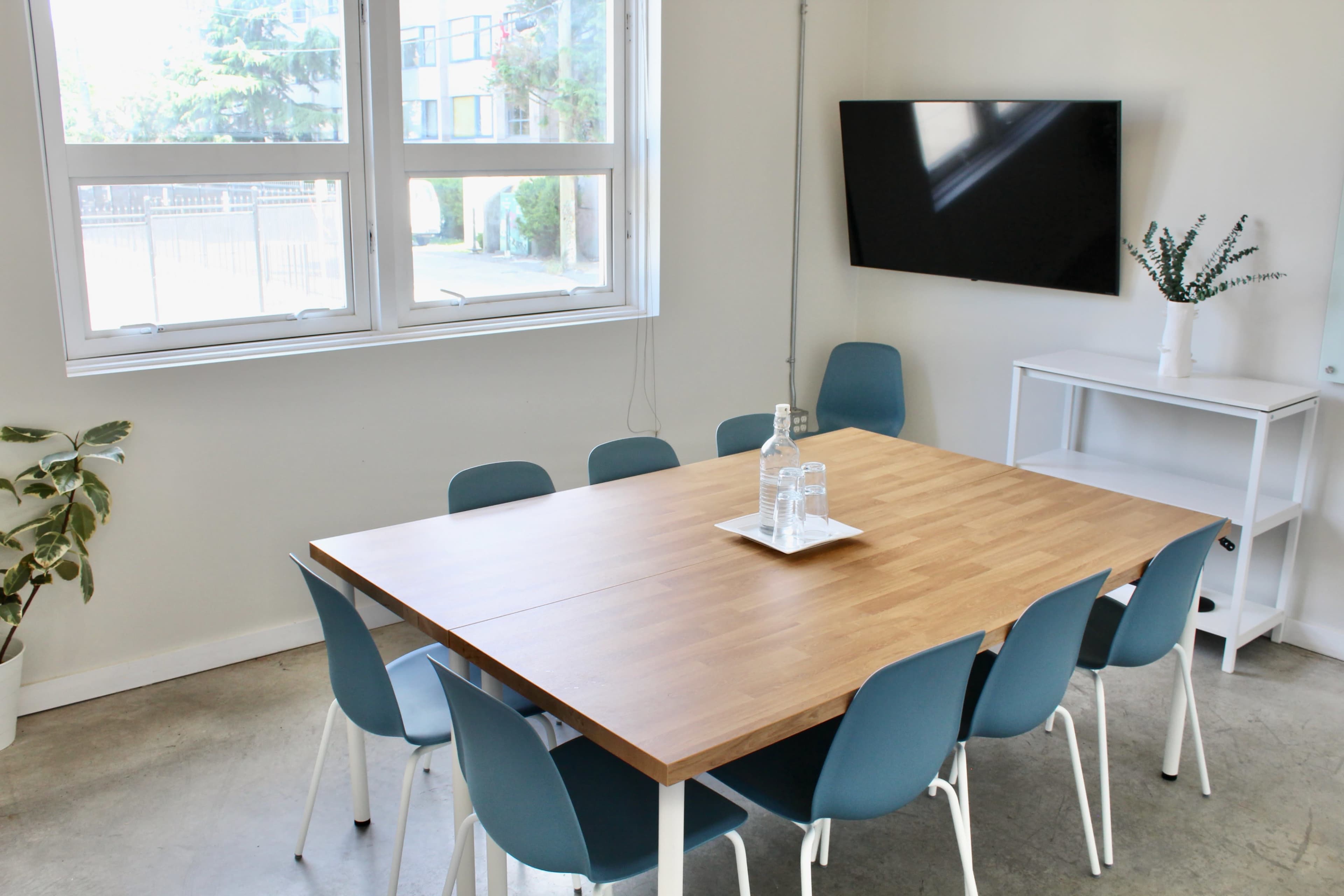 Bright and Airy Meeting Room for up to 10 Image in Central Vancouver, Vancouver, BC