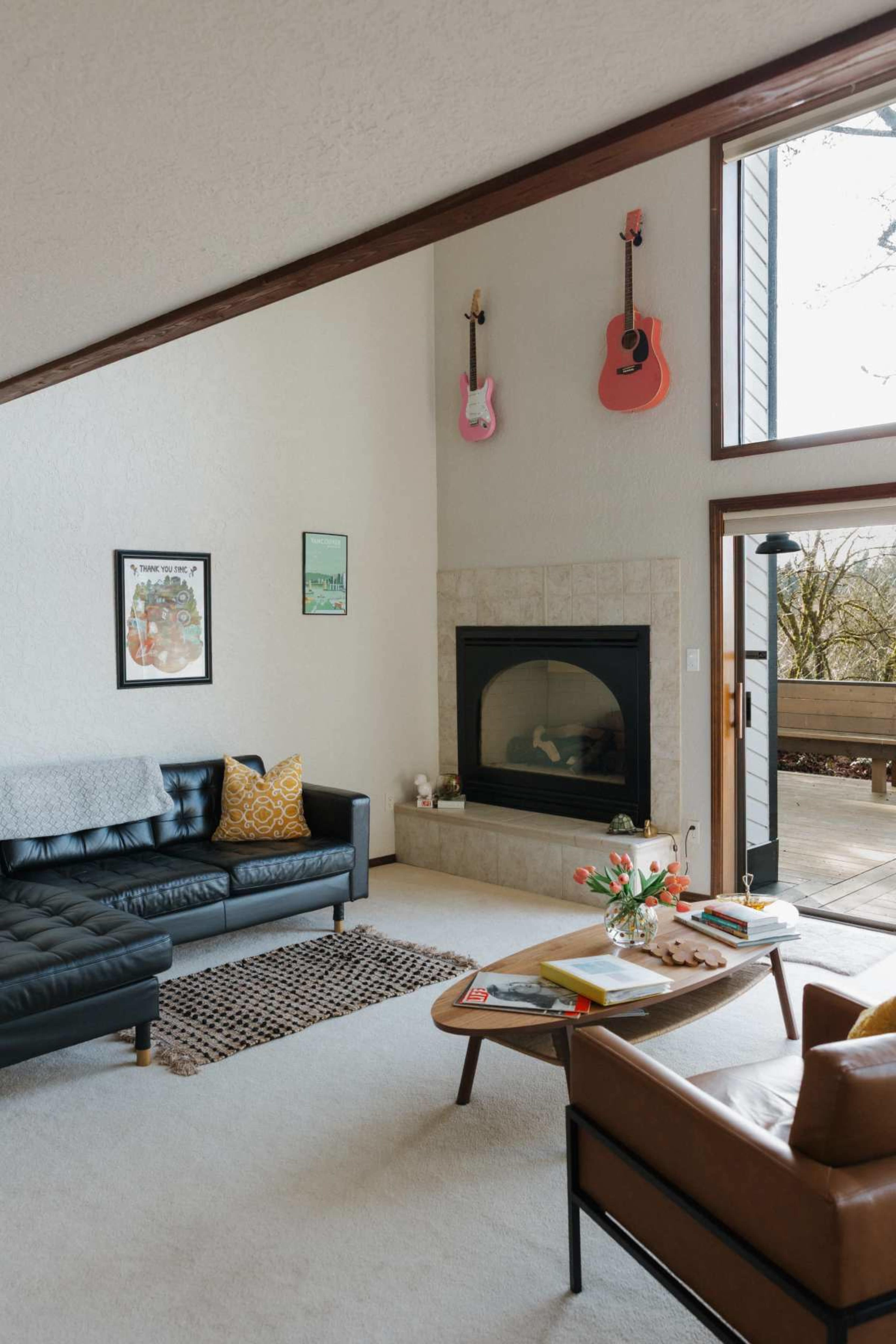 Stylish Nature Retreat with Vintage Charm and Room to Celebrate Image in , Oregon City, OR