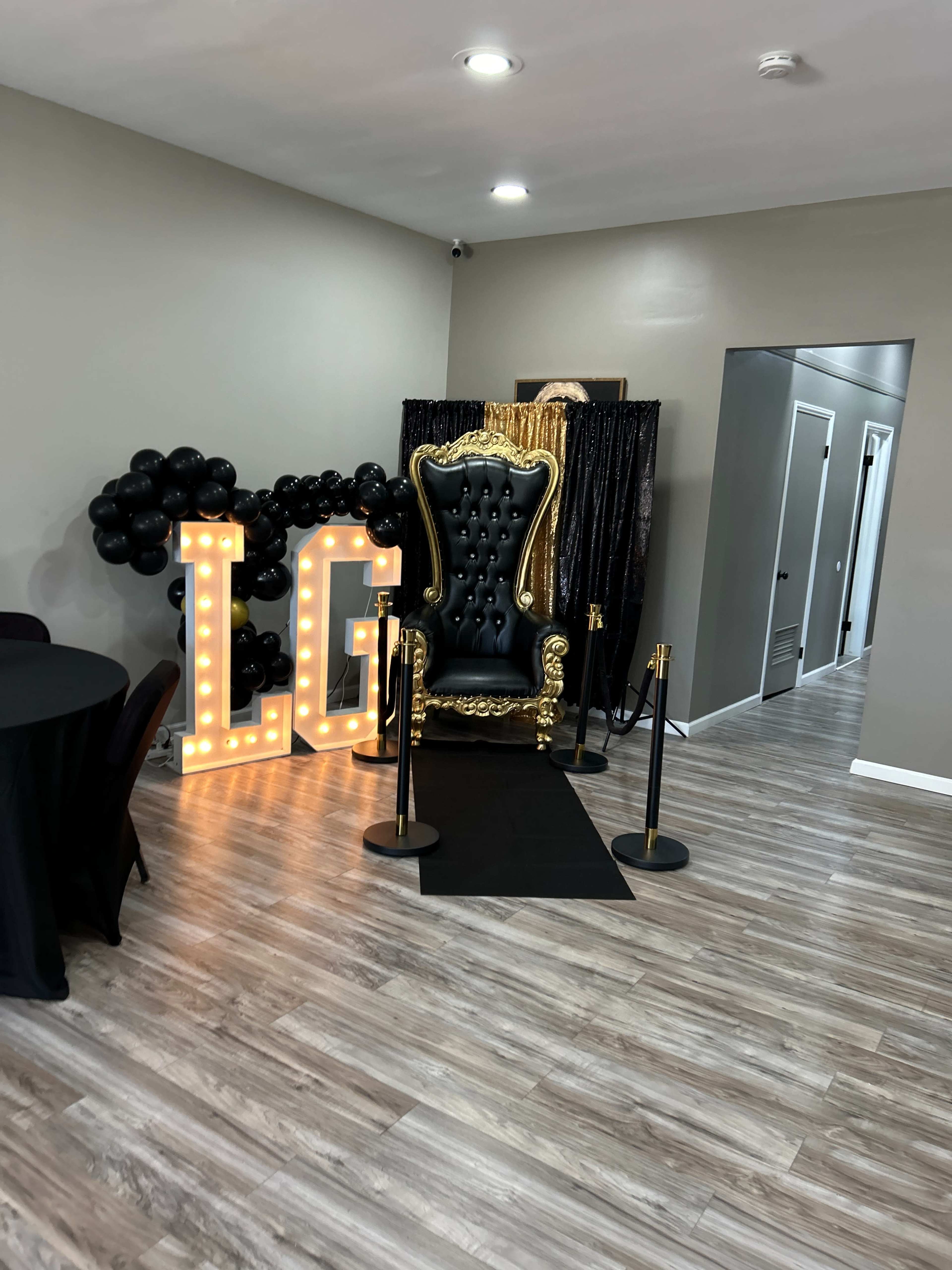 The Perfect Space with lots of free parking near major expressways Image in Harper Woods, Harper Woods, MI