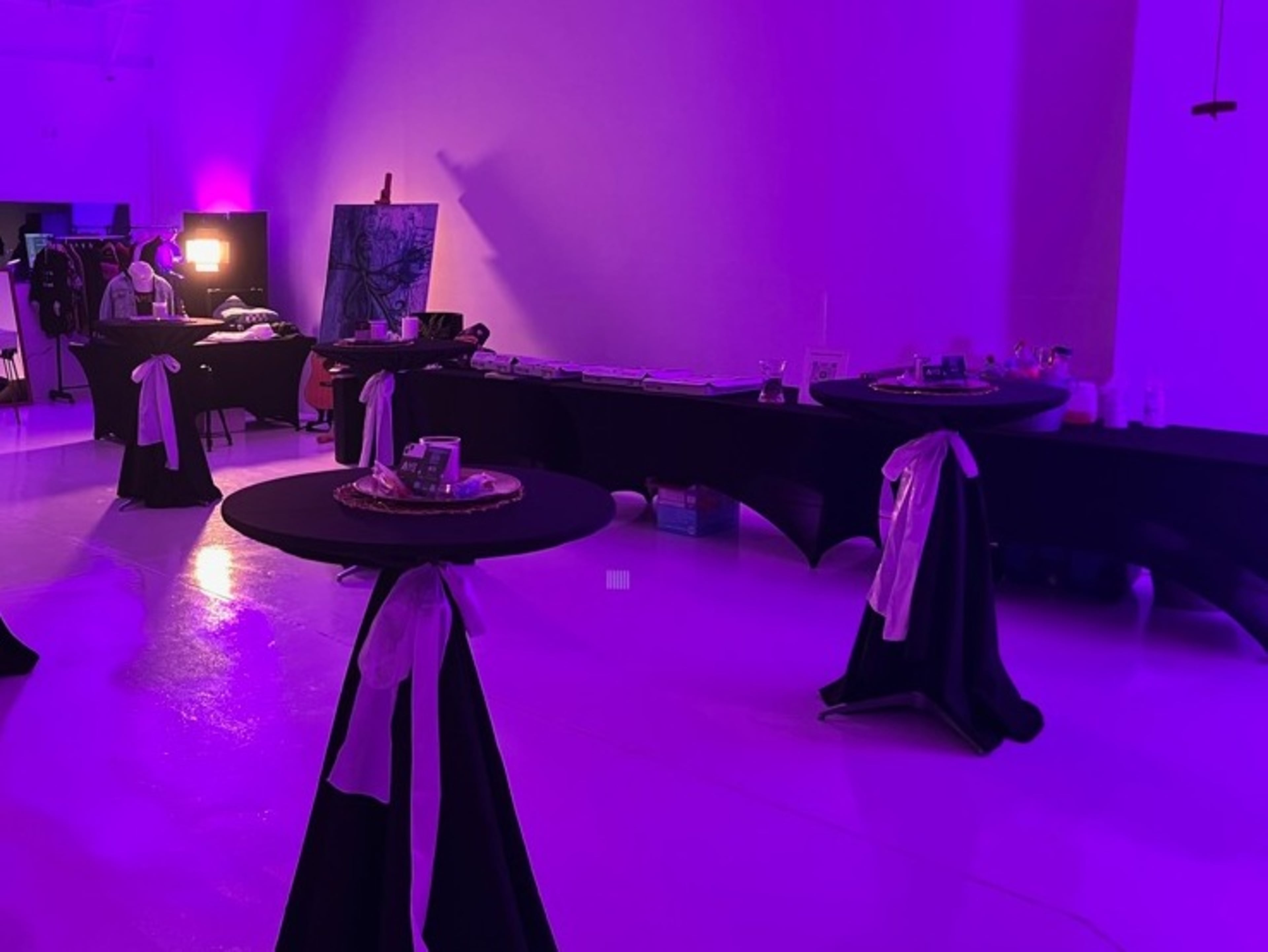 Combo: 6 Foot Table + 6 Foot Fitted Linen