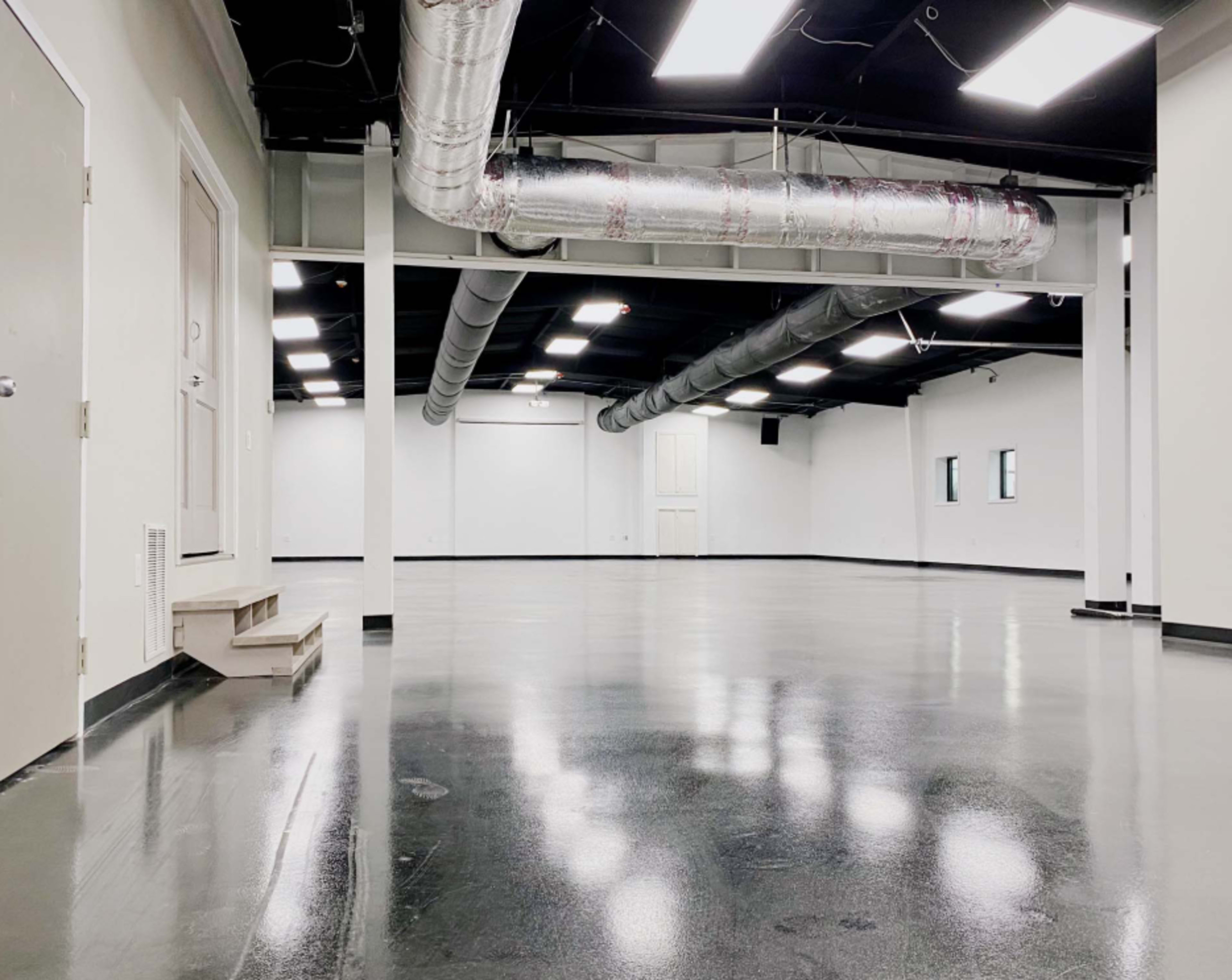 Gorgeous white space with over 5000 sq/ft Image in East Point, EAST POINT, GA