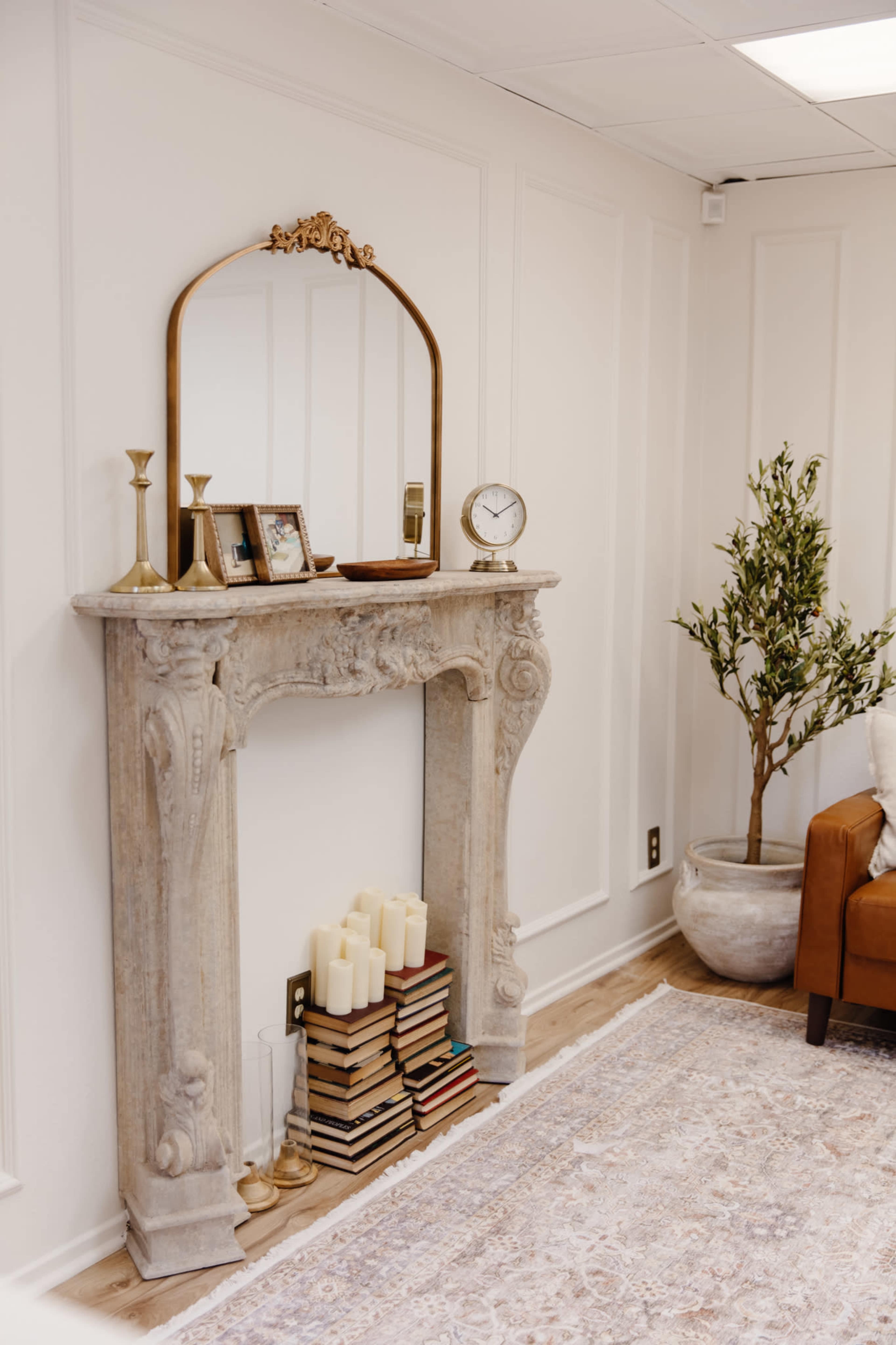 Modern Photo Studio with French Doors Image in Whittier, Whittier, CA