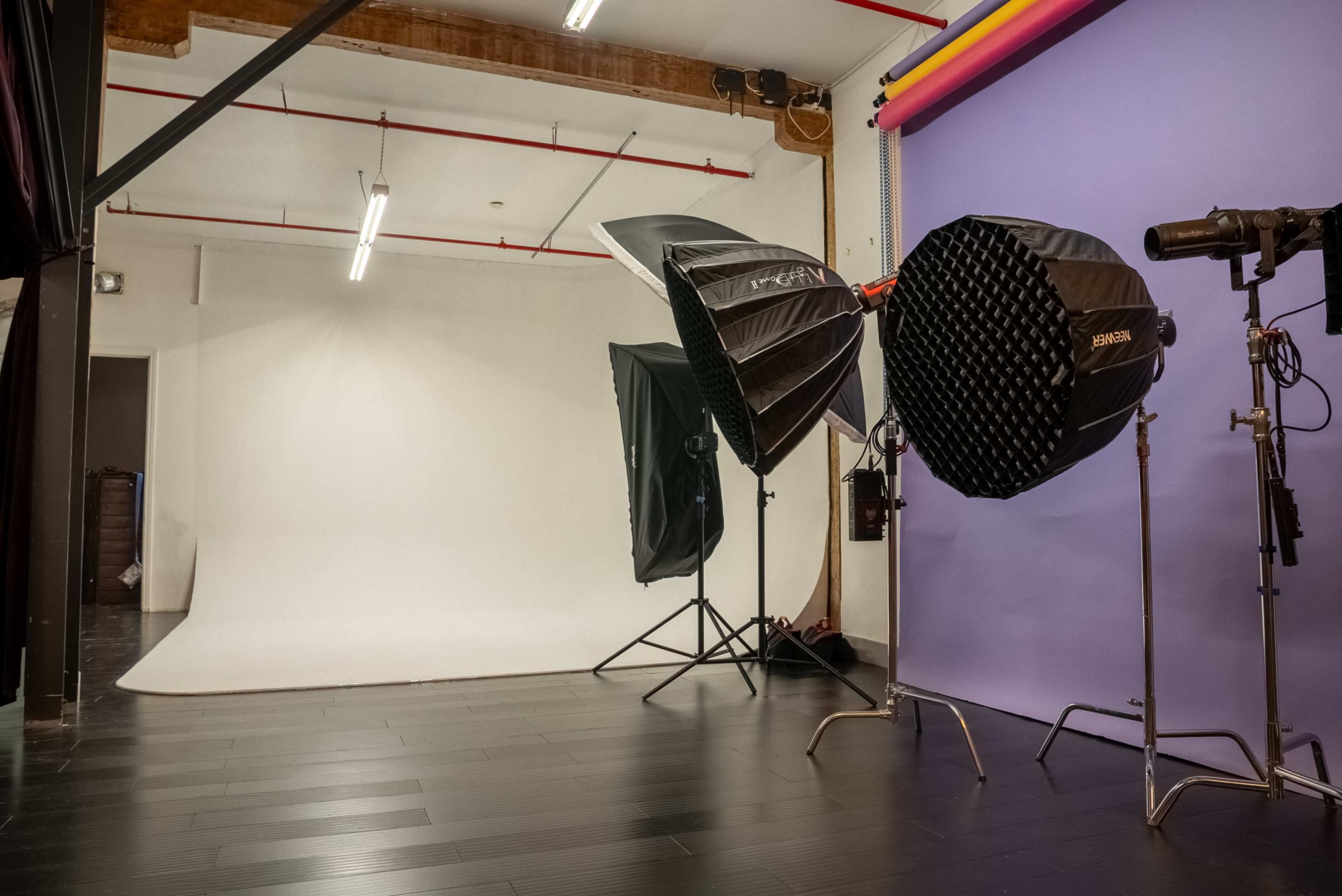 Downtown Loft Studio with AC and White Cycwall Image in Fashion District, Los Angeles, CA