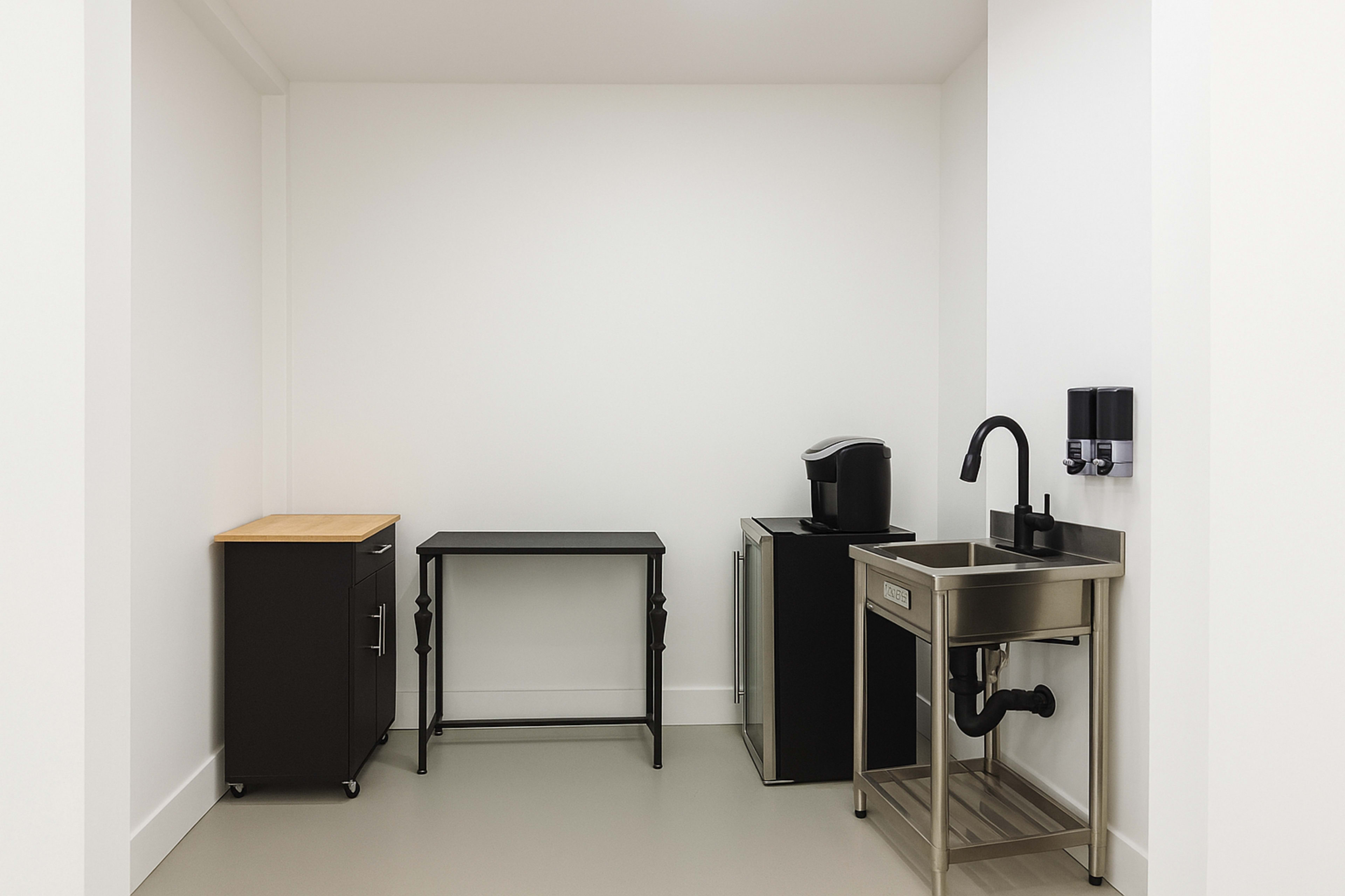 3000sqft Versatile Production-Ready Creative Studio Image in San Pedro, SAN PEDRO, CA
