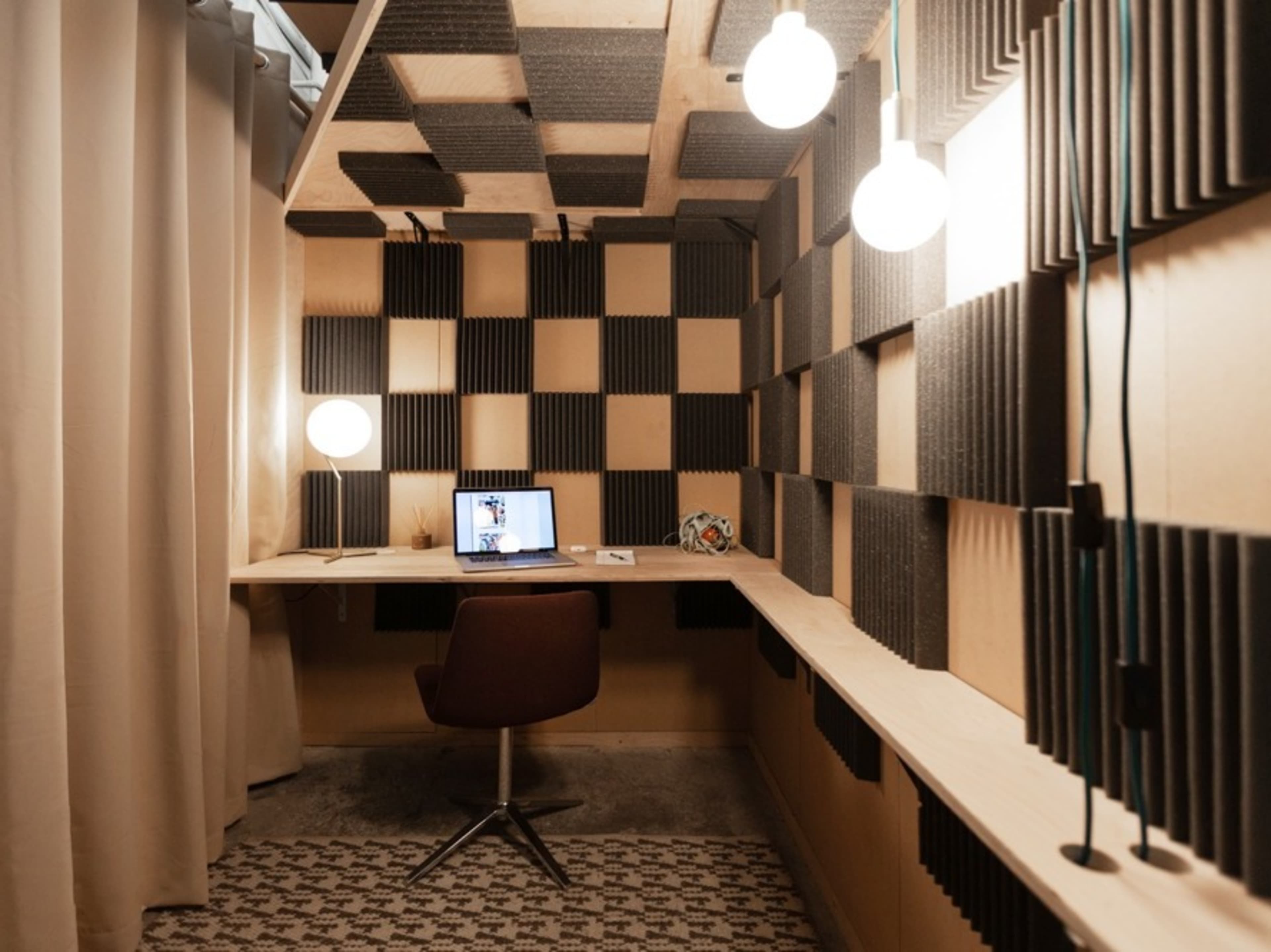 Zoom Call/Podcast Room 