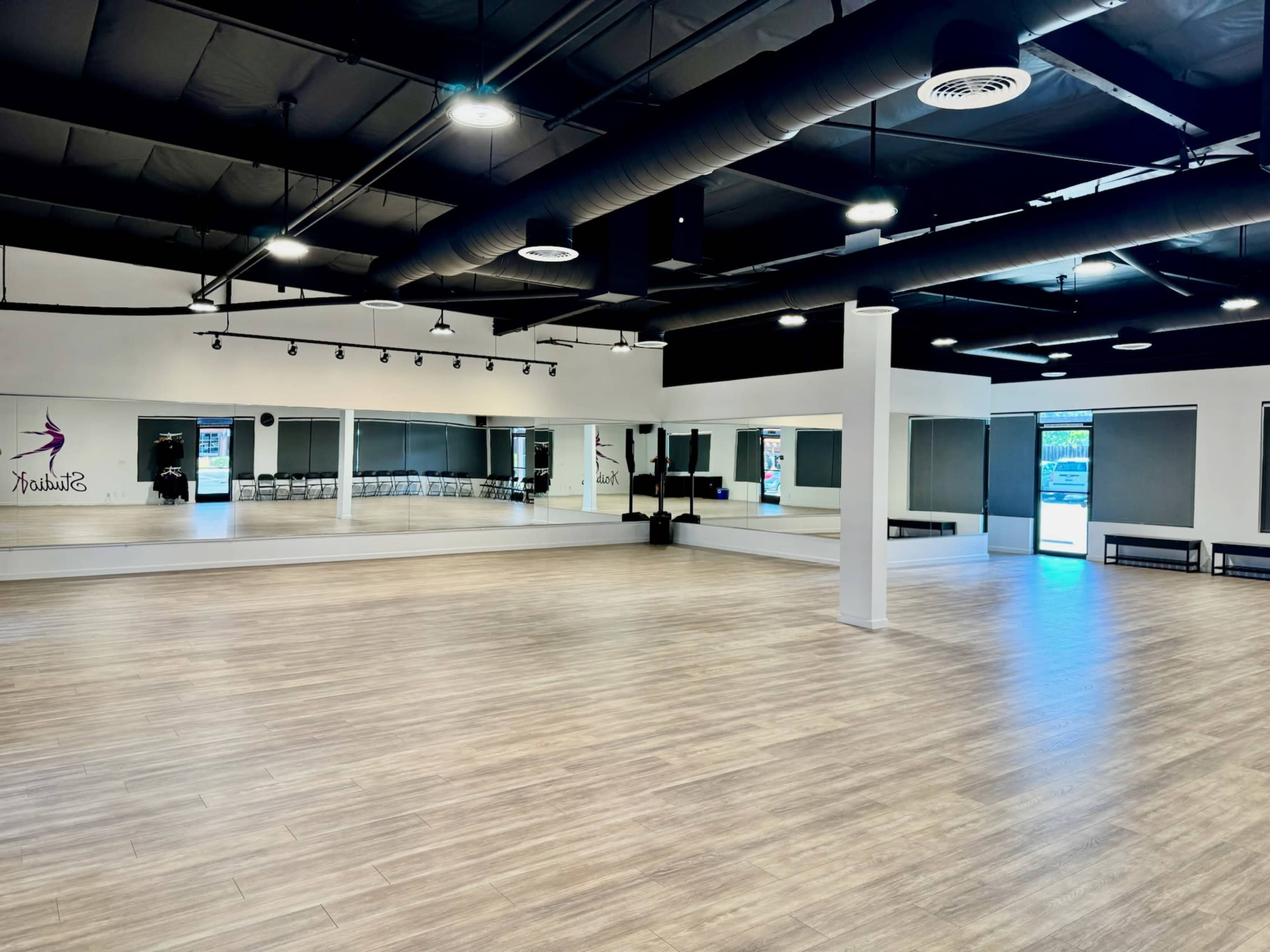 2500 sq ft Dance Studio with great lighting and free onsite parking in central San Diego Image in Kearny Mesa, San Diego, CA