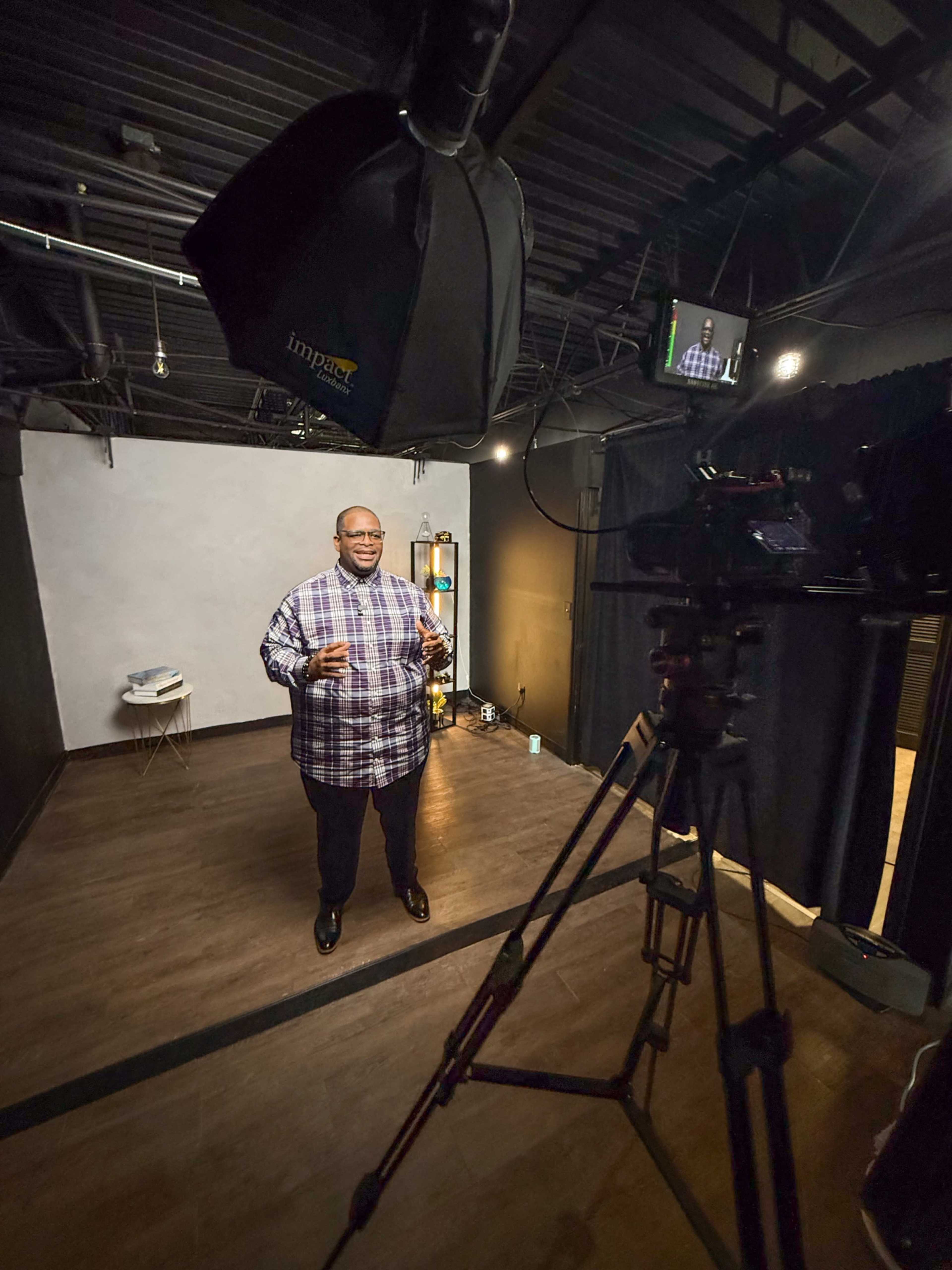 Versatile, Industrial-style Video/Photo/Media Studio in 20 minutes from Downtown Nashville. Image in Hendersonville, Hendersonville, TN