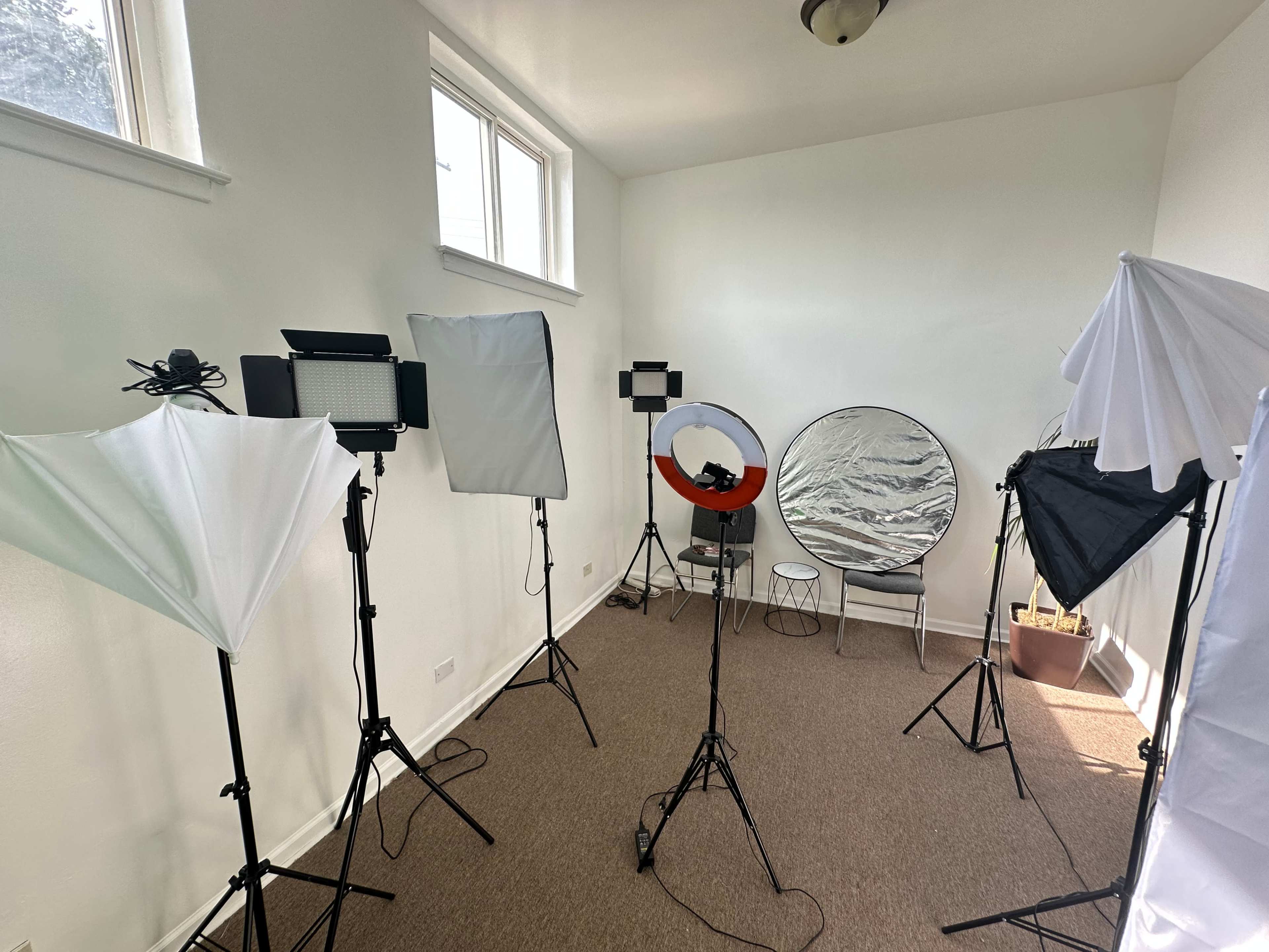 Modern South Side Chicago Photo Studio with Natural Light Image in Avalon Park, Chicago, IL