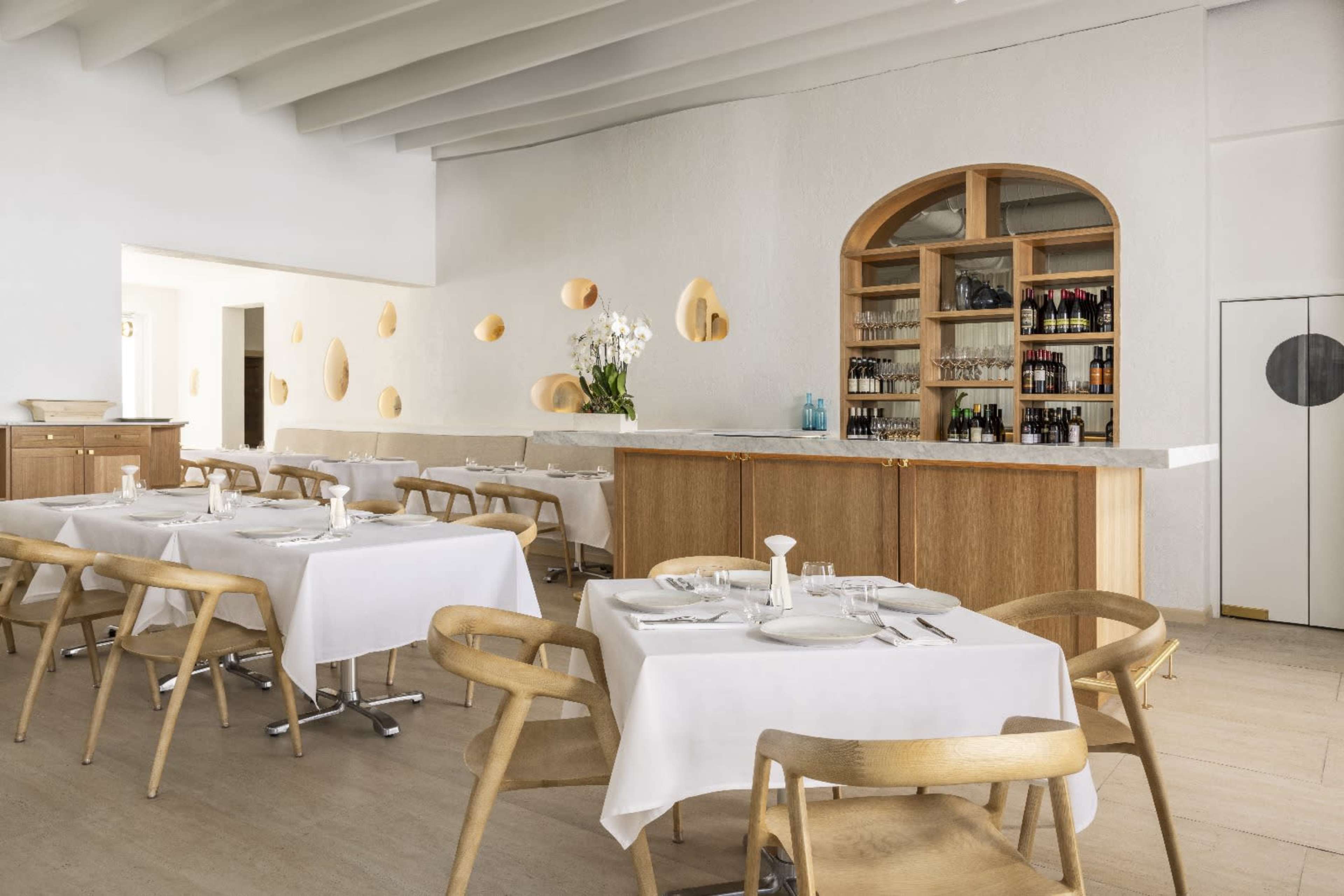 Mediterranean Vibe Restaurant with Large Outdoor Patio Image in Miami, Miami, FL