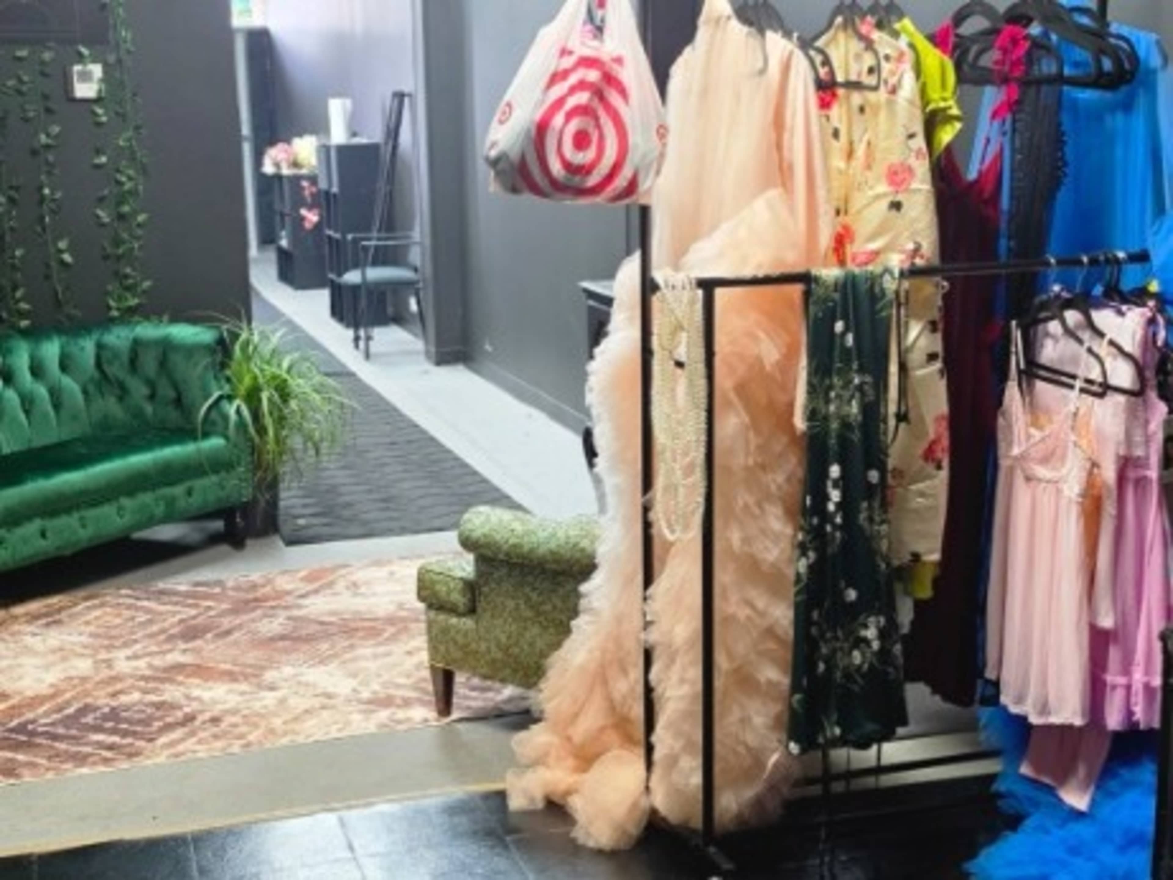 Back drop room/ Lights /Client closet and props