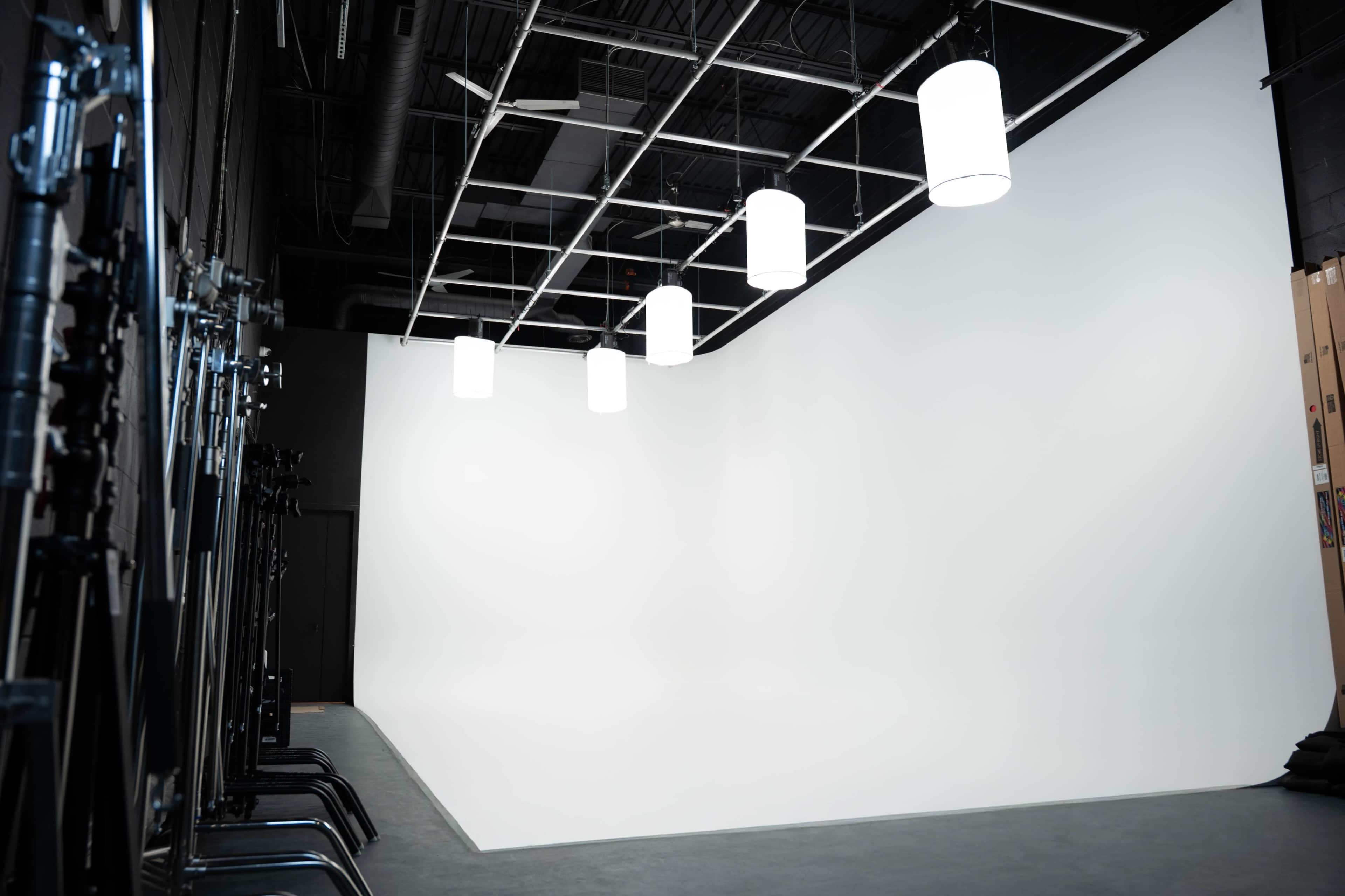 Professional Toronto Studio for Commercial Shoots – Cyclorama + Makeup Room Image in Markham, Markham, ON